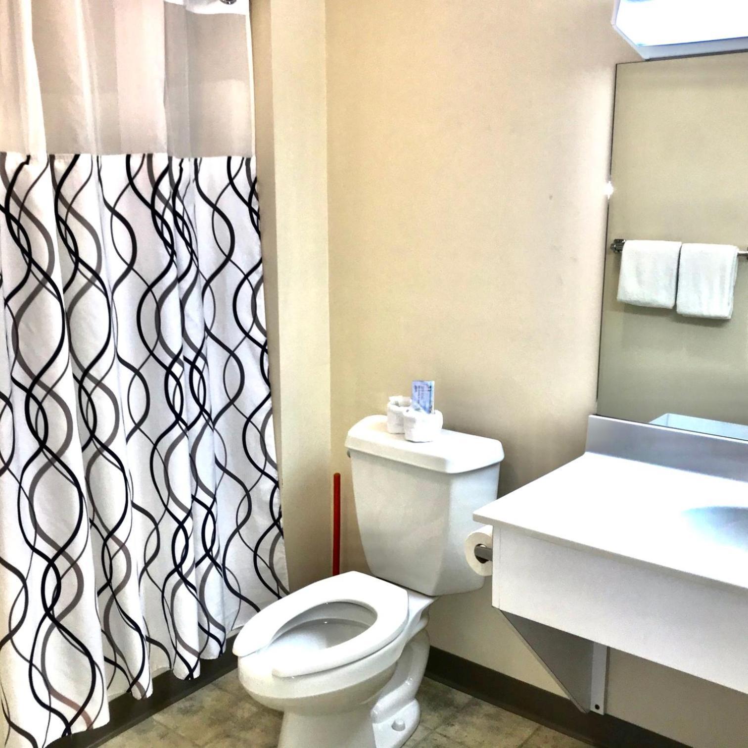 Four Seasons Inn photo 17