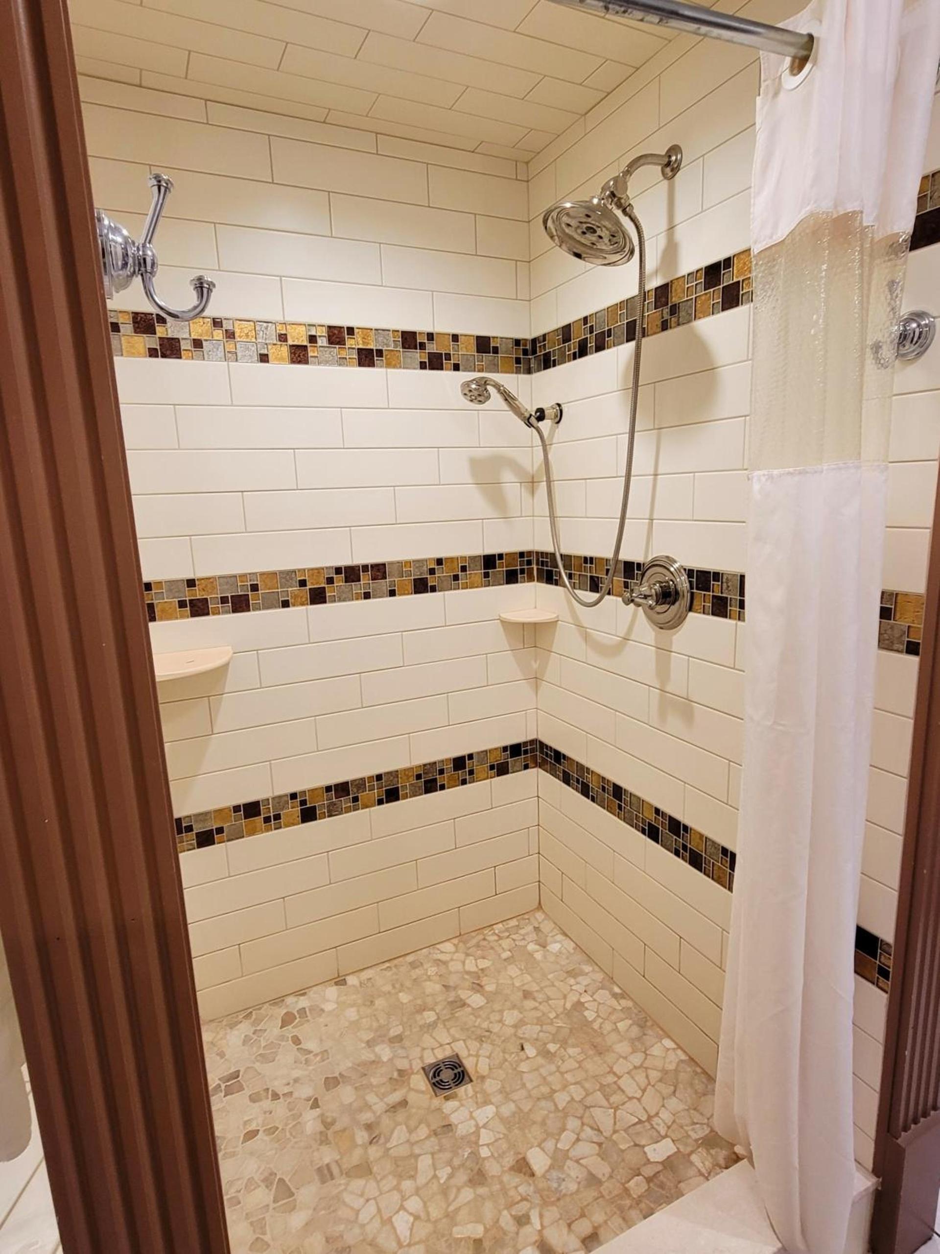 Altland House Inn & Suites photo 83