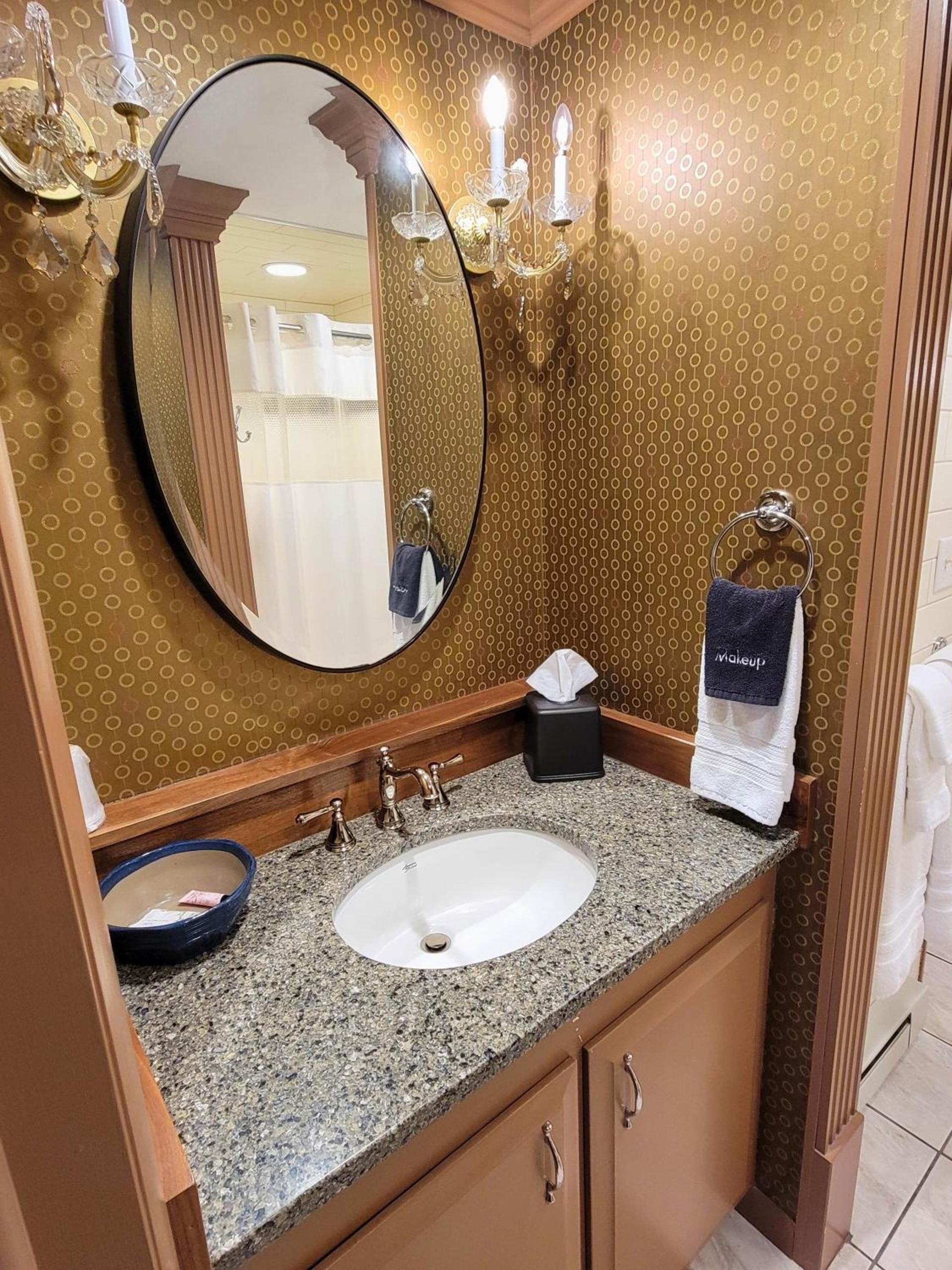 Altland House Inn & Suites photo 79