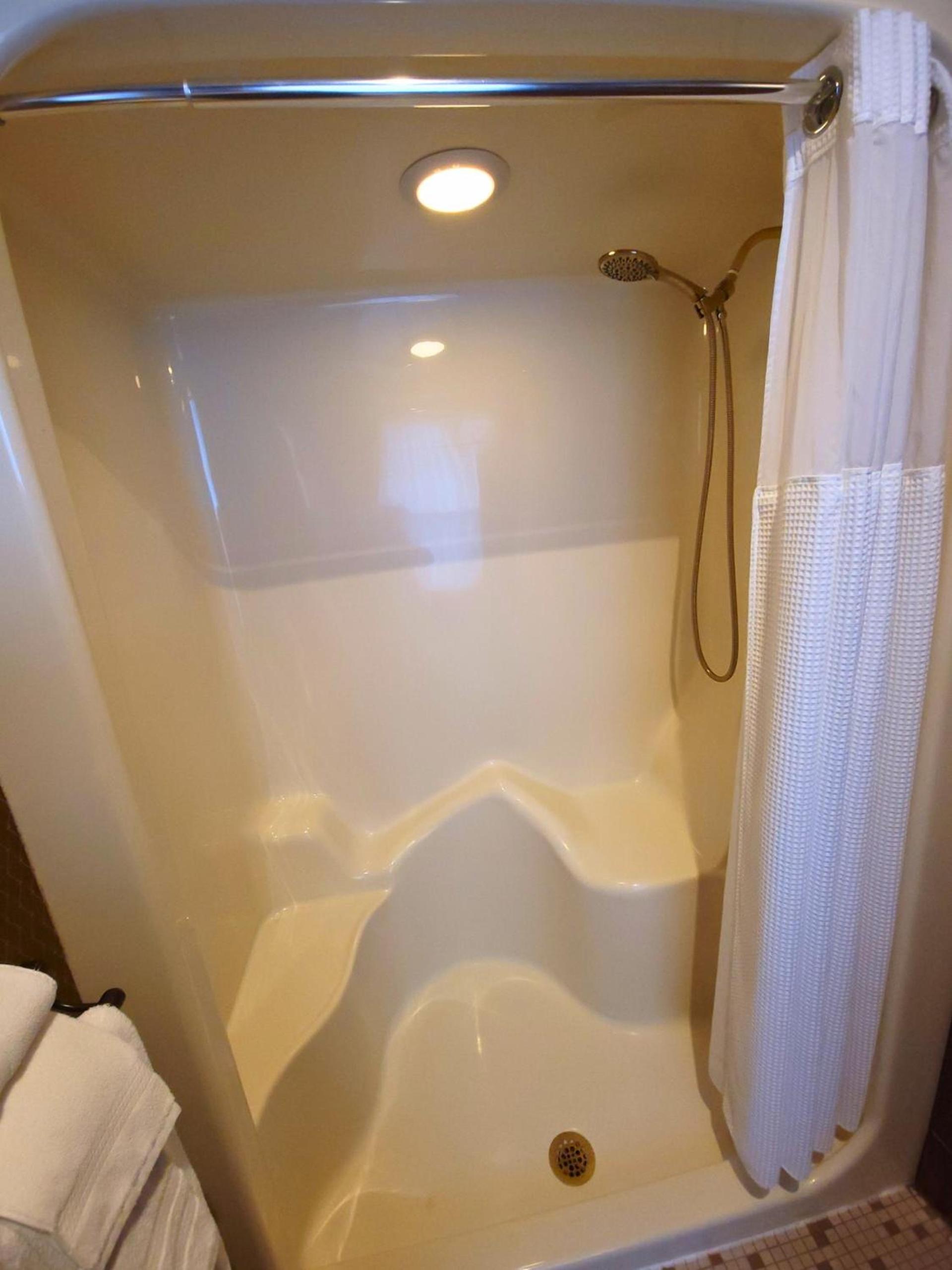 Altland House Inn & Suites photo 94