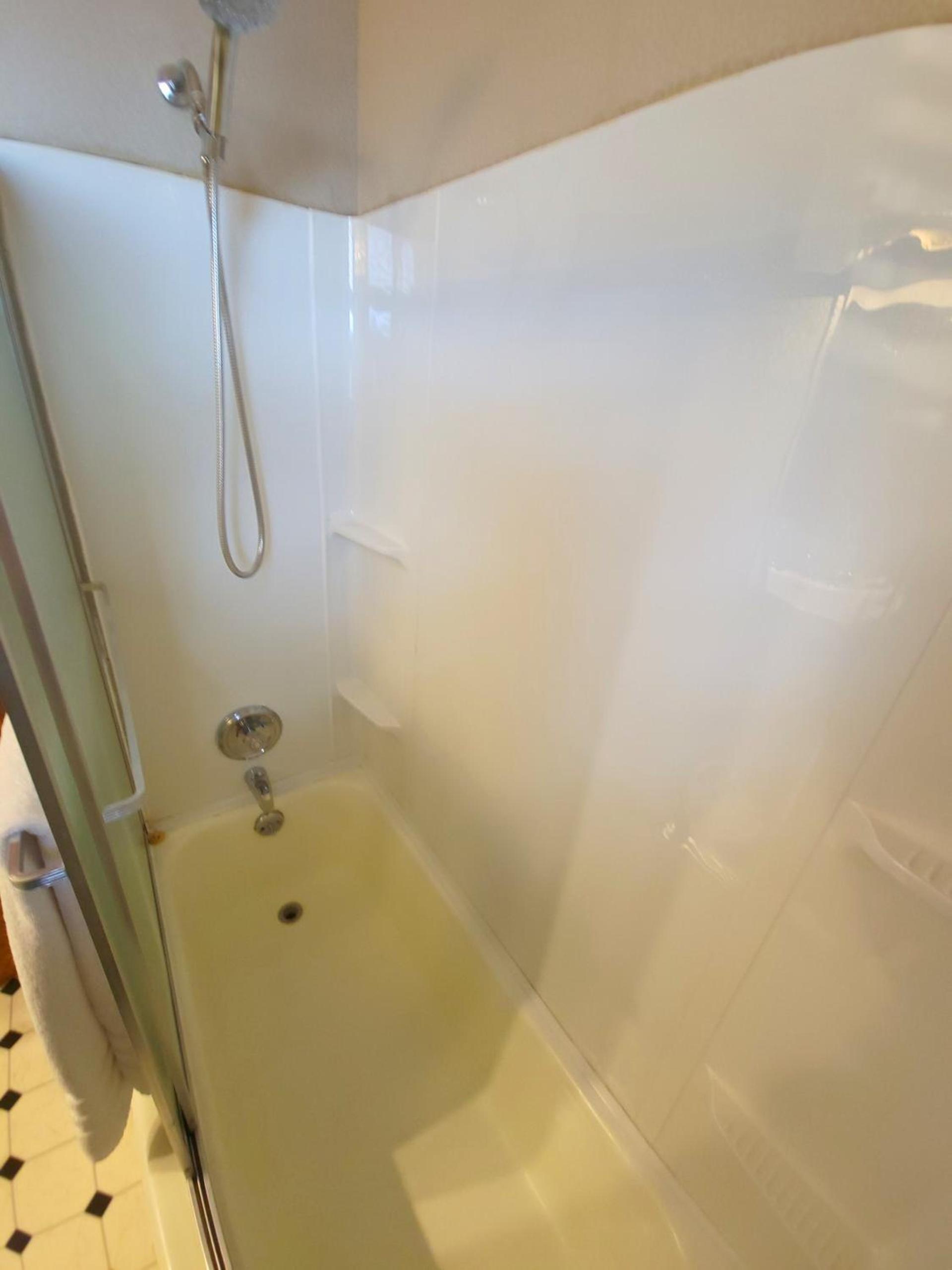 Altland House Inn & Suites photo 100