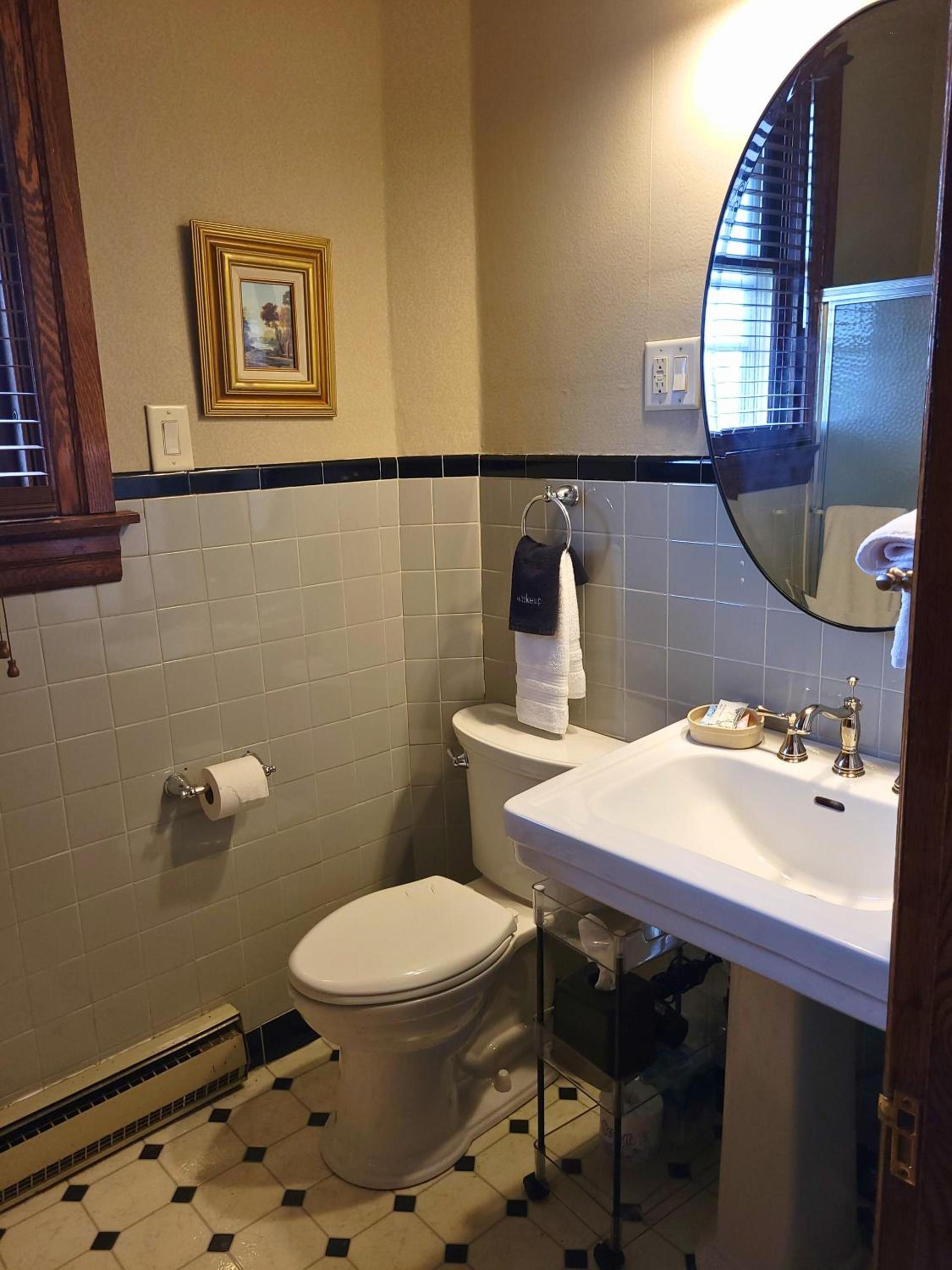 Altland House Inn & Suites photo 97