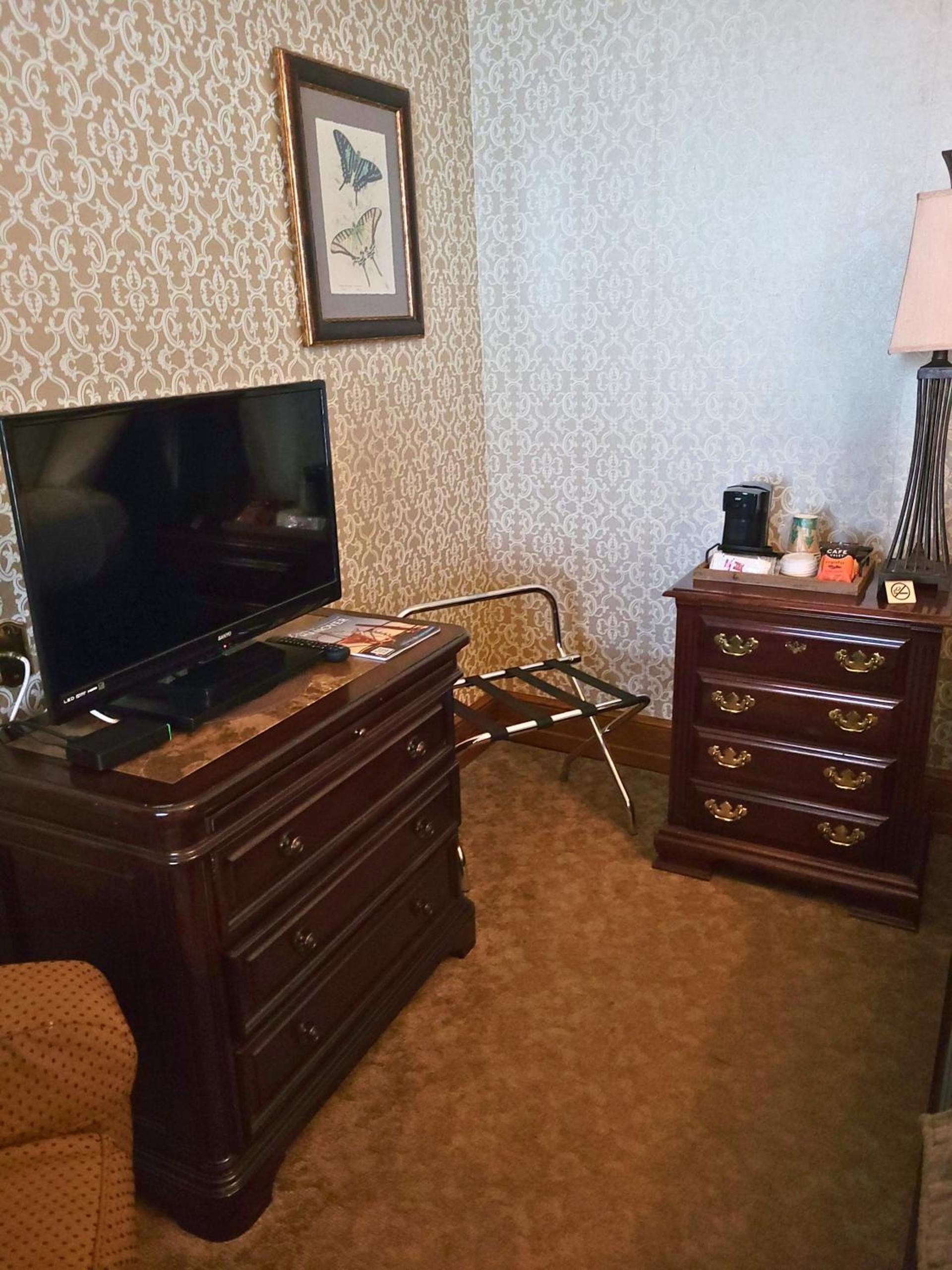Altland House Inn & Suites photo 96