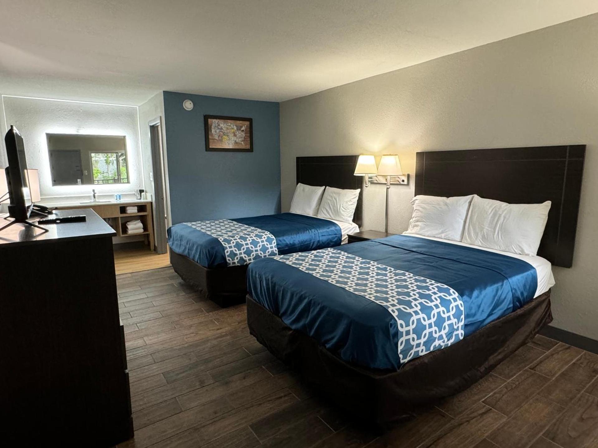 Days Inn by Wyndham Gainesville Hospital - University Area photo 1