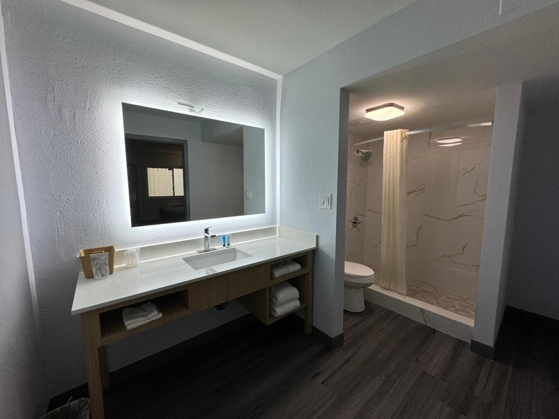 Days Inn by Wyndham Gainesville Hospital - University Area photo 3