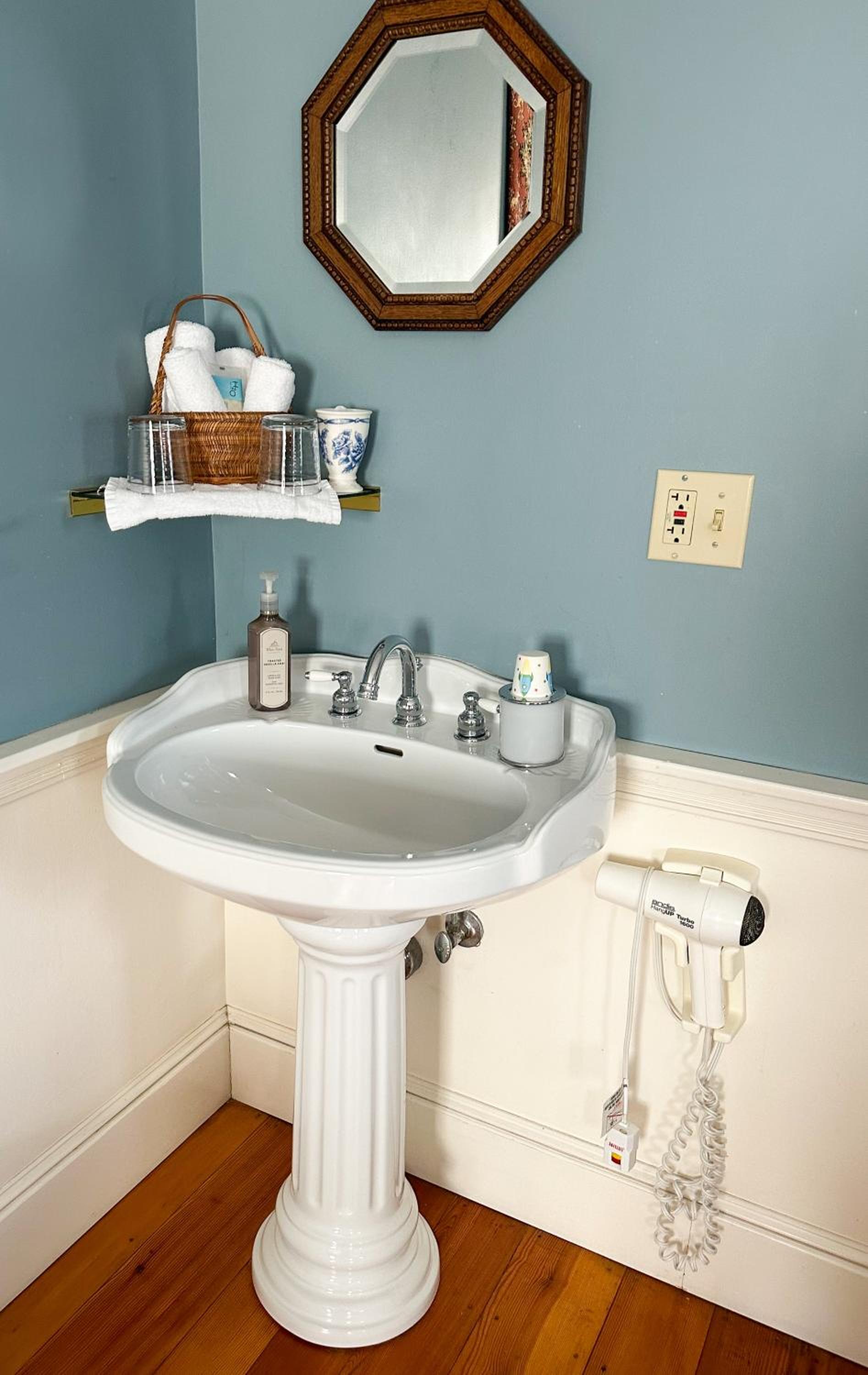 The Black Walnut Inn photo 48