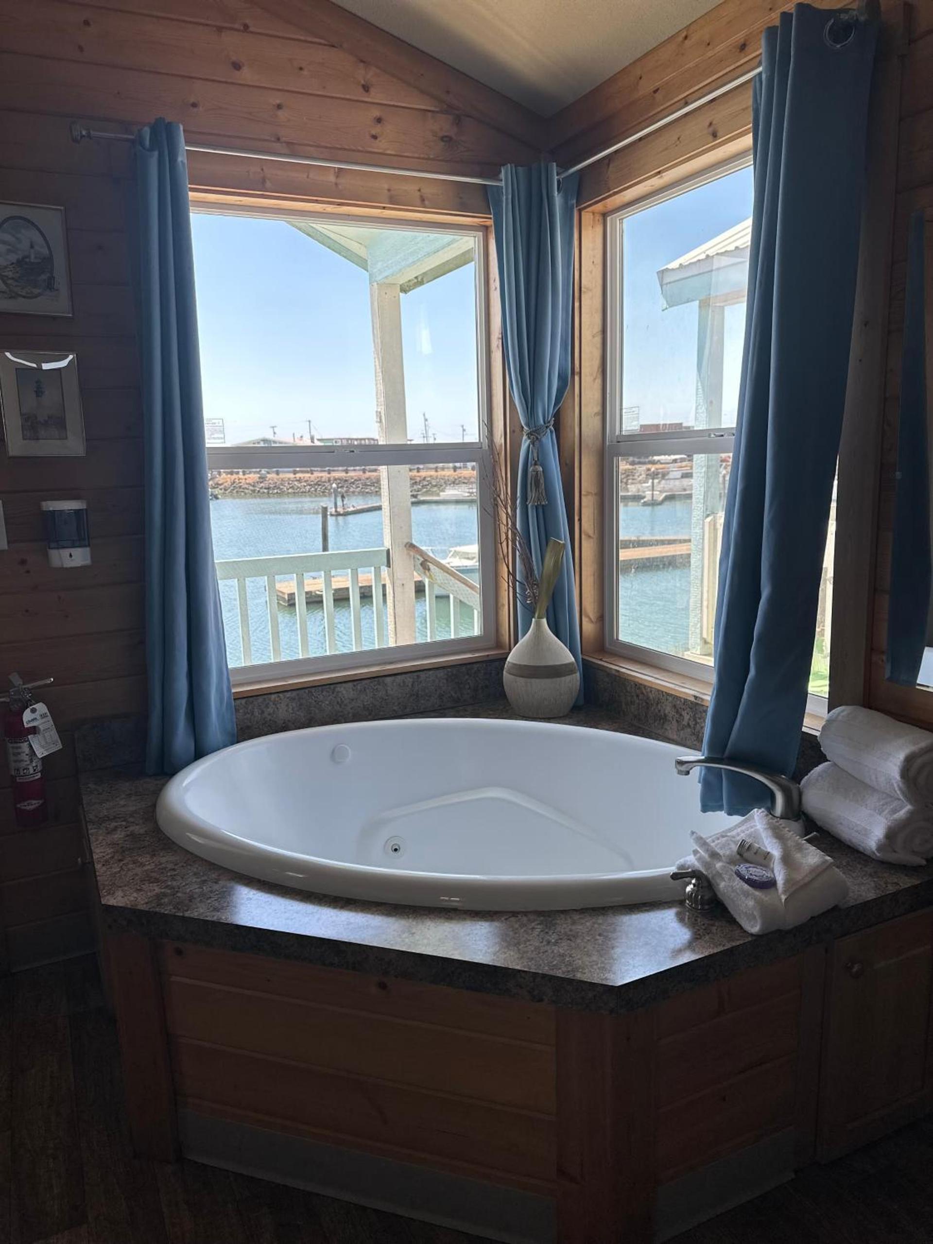 Westport Marina Cottages photo 40