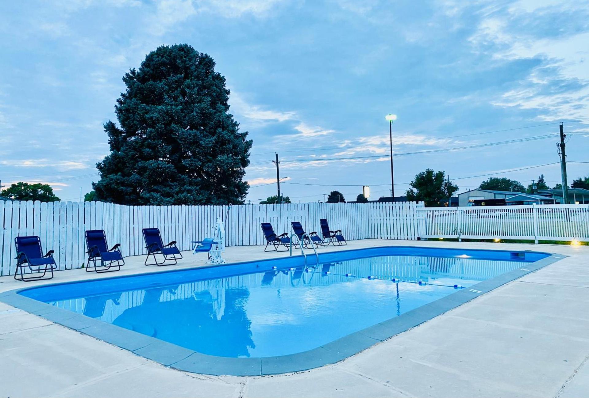 Hillcrest Motel photo 2