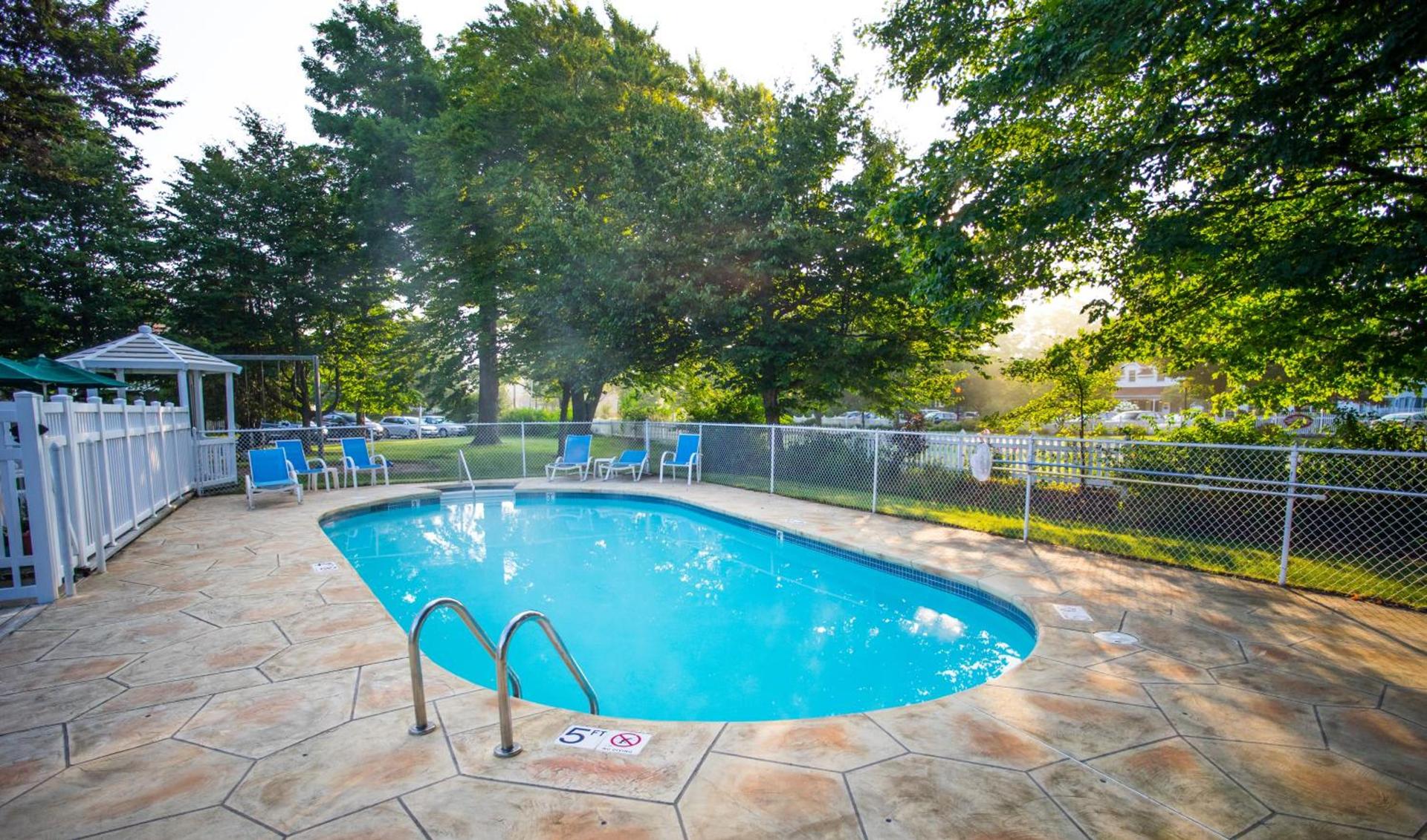 Somerset Inn & Suites photo 15