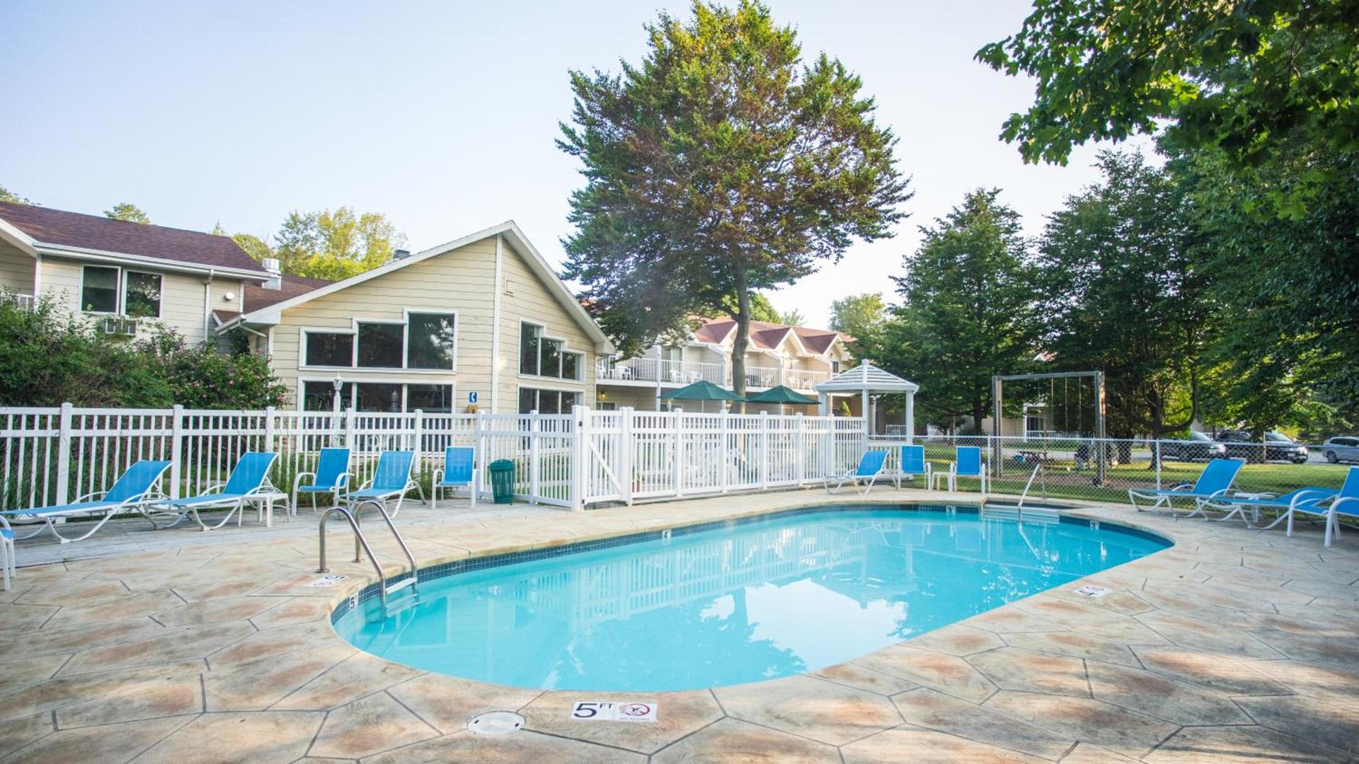 Somerset Inn & Suites photo 5
