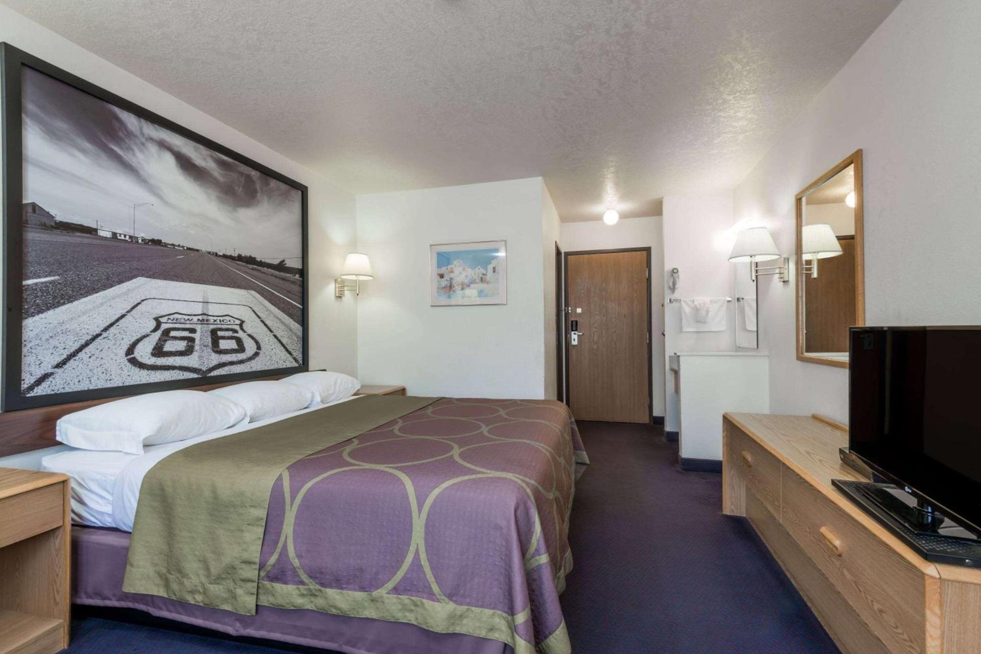 Super 8 by Wyndham Bernalillo photo 8