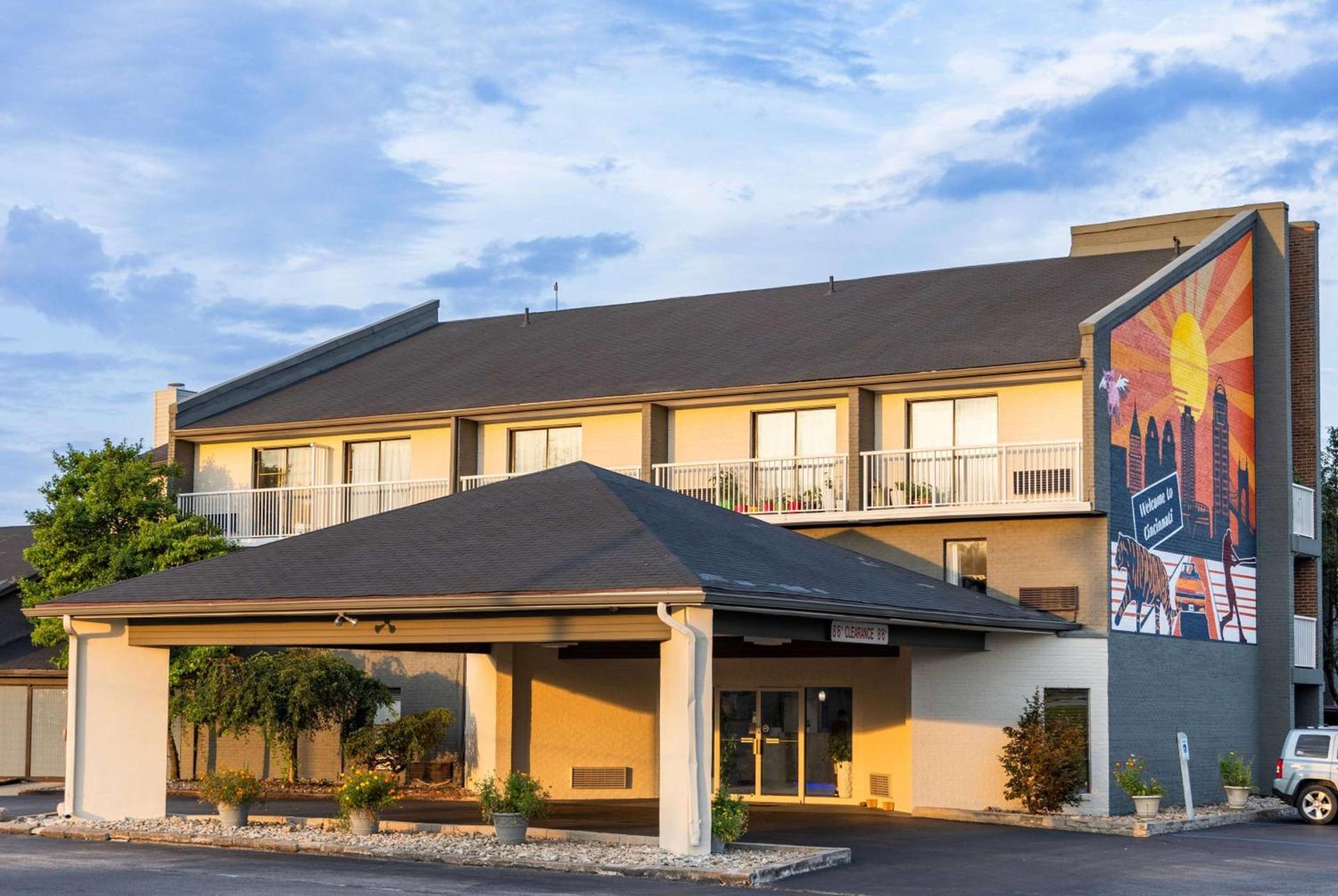 Days Inn by Wyndham Cincinnati East photo 1