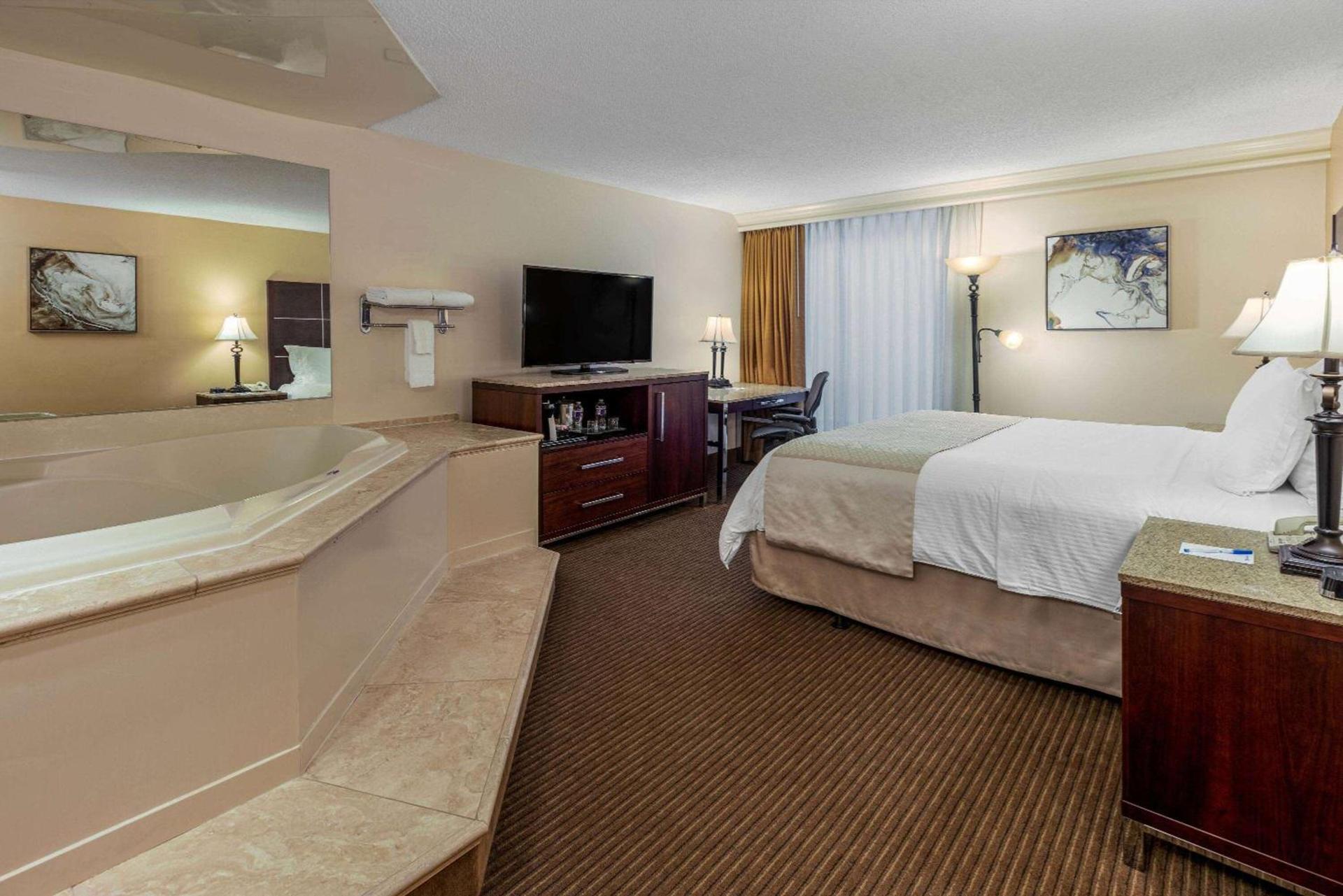 Wyndham Riverfront Hotel photo 9