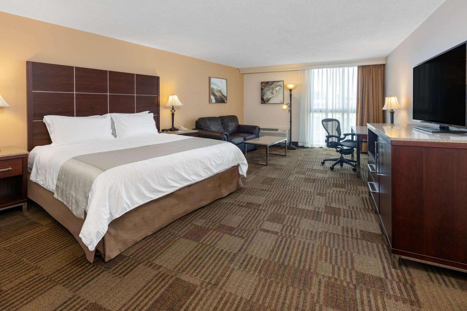 Wyndham Riverfront Hotel photo 11