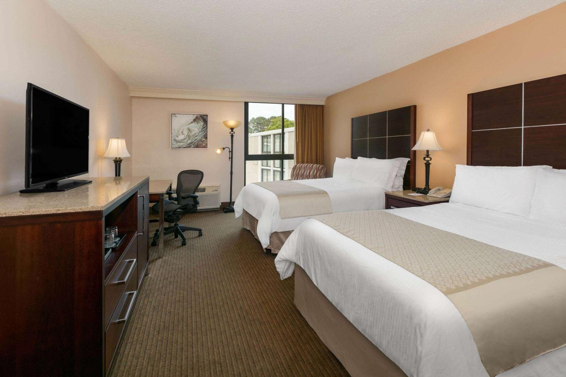 Wyndham Riverfront Hotel photo 13