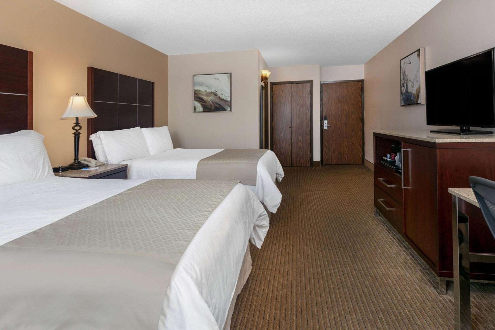 Wyndham Riverfront Hotel photo 14