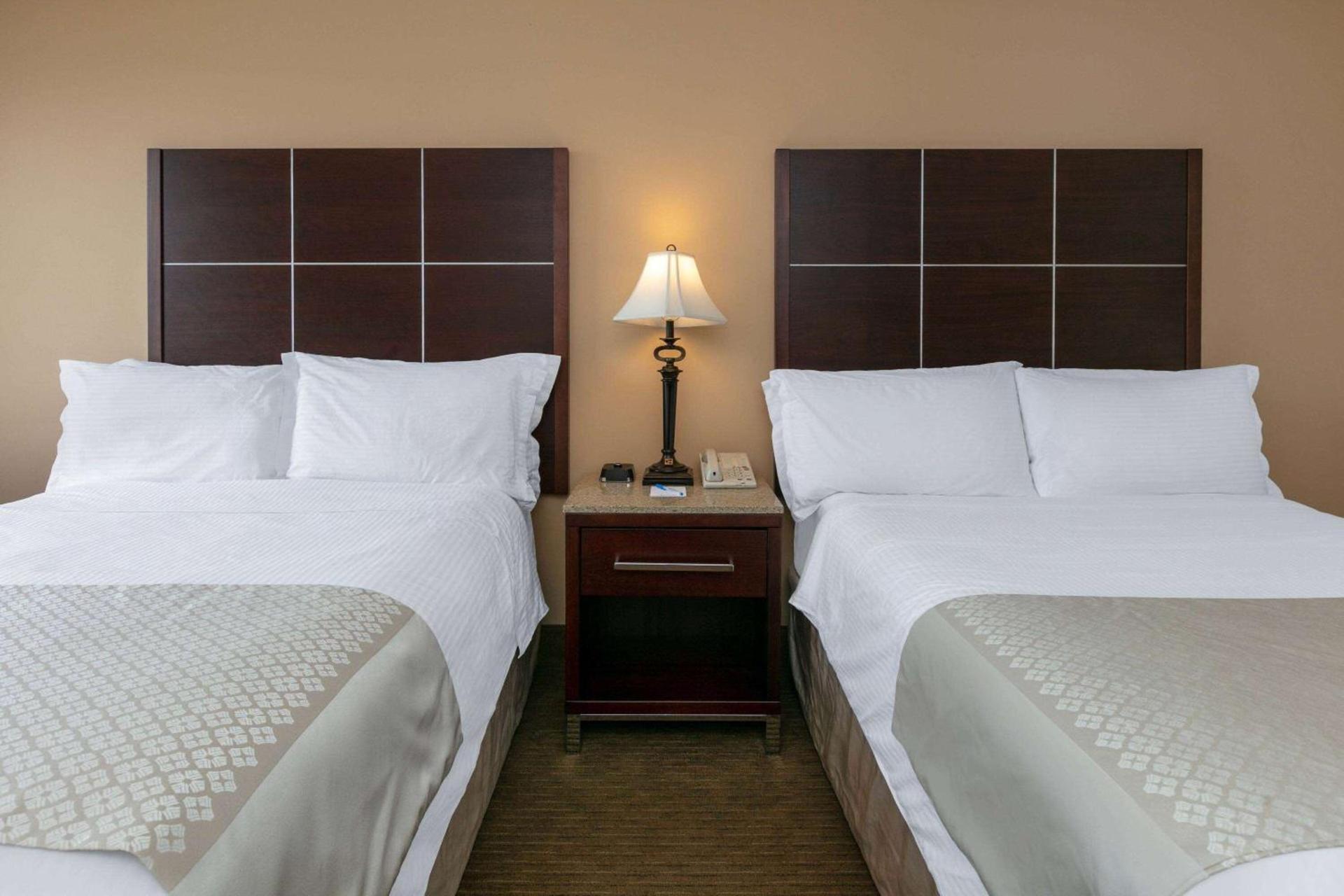 Wyndham Riverfront Hotel photo 15
