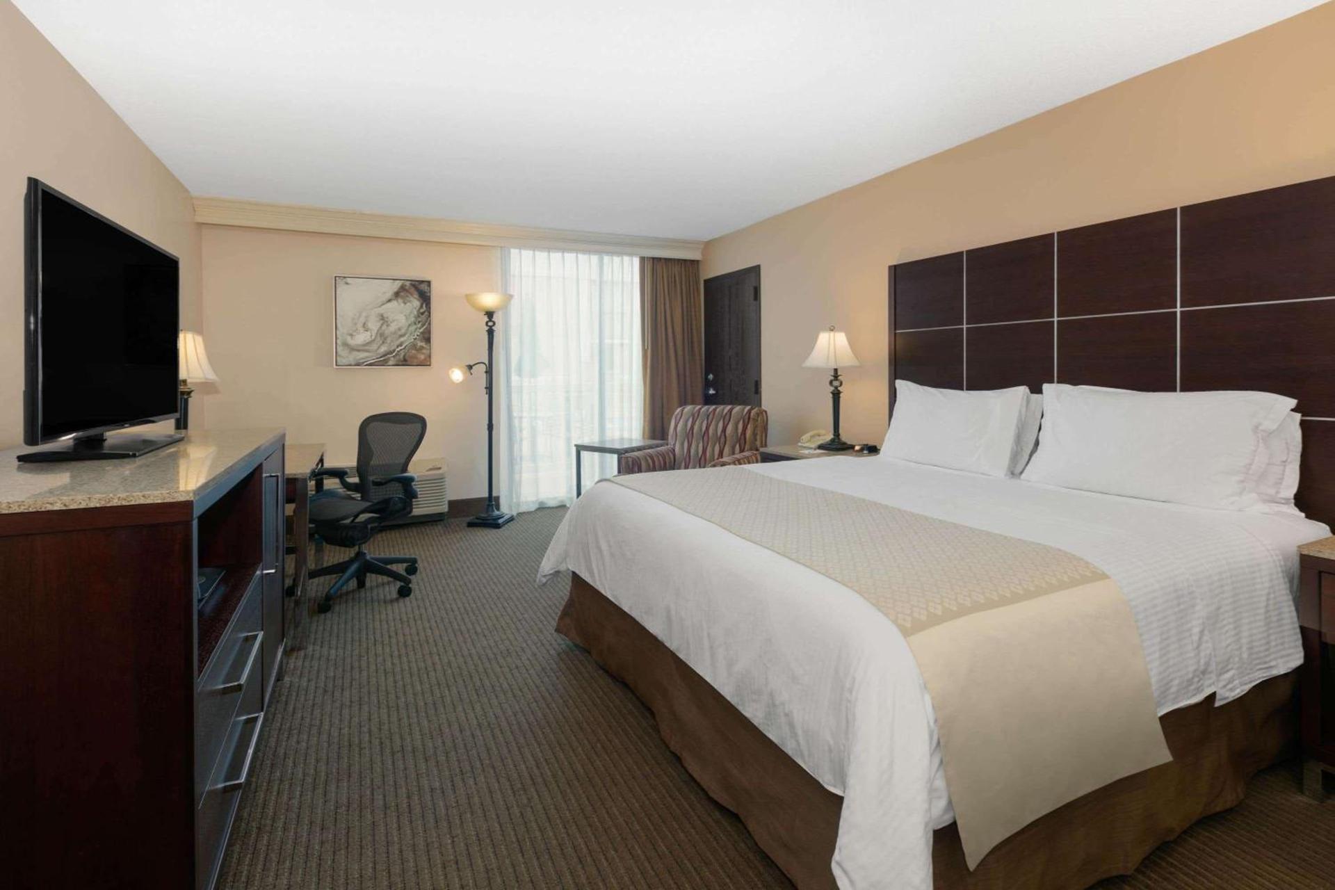 Wyndham Riverfront Hotel photo 17