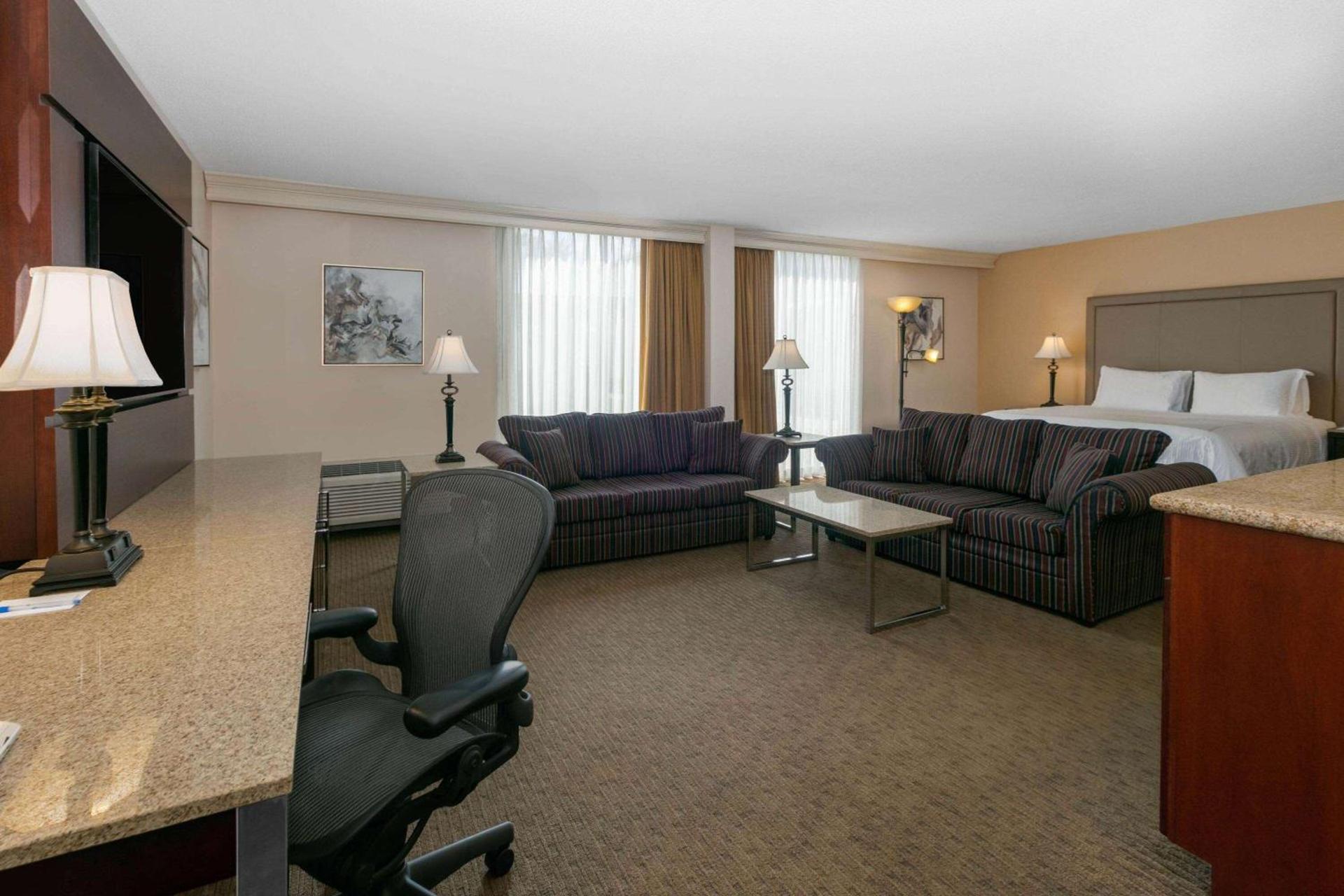 Wyndham Riverfront Hotel photo 21