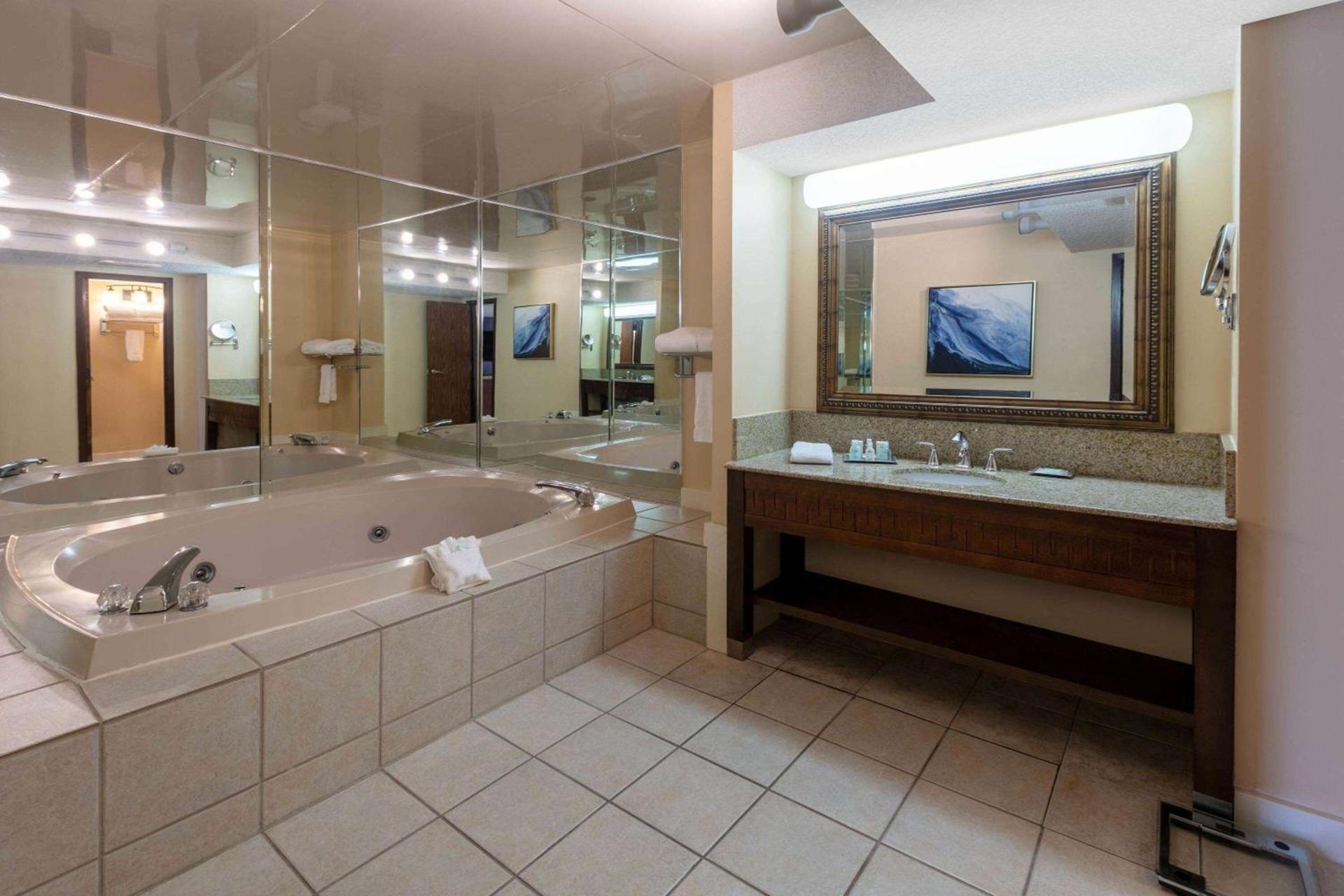 Wyndham Riverfront Hotel photo 22