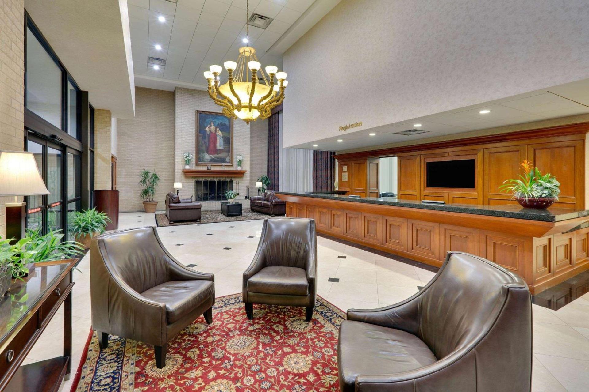 Wyndham Riverfront Hotel photo 37
