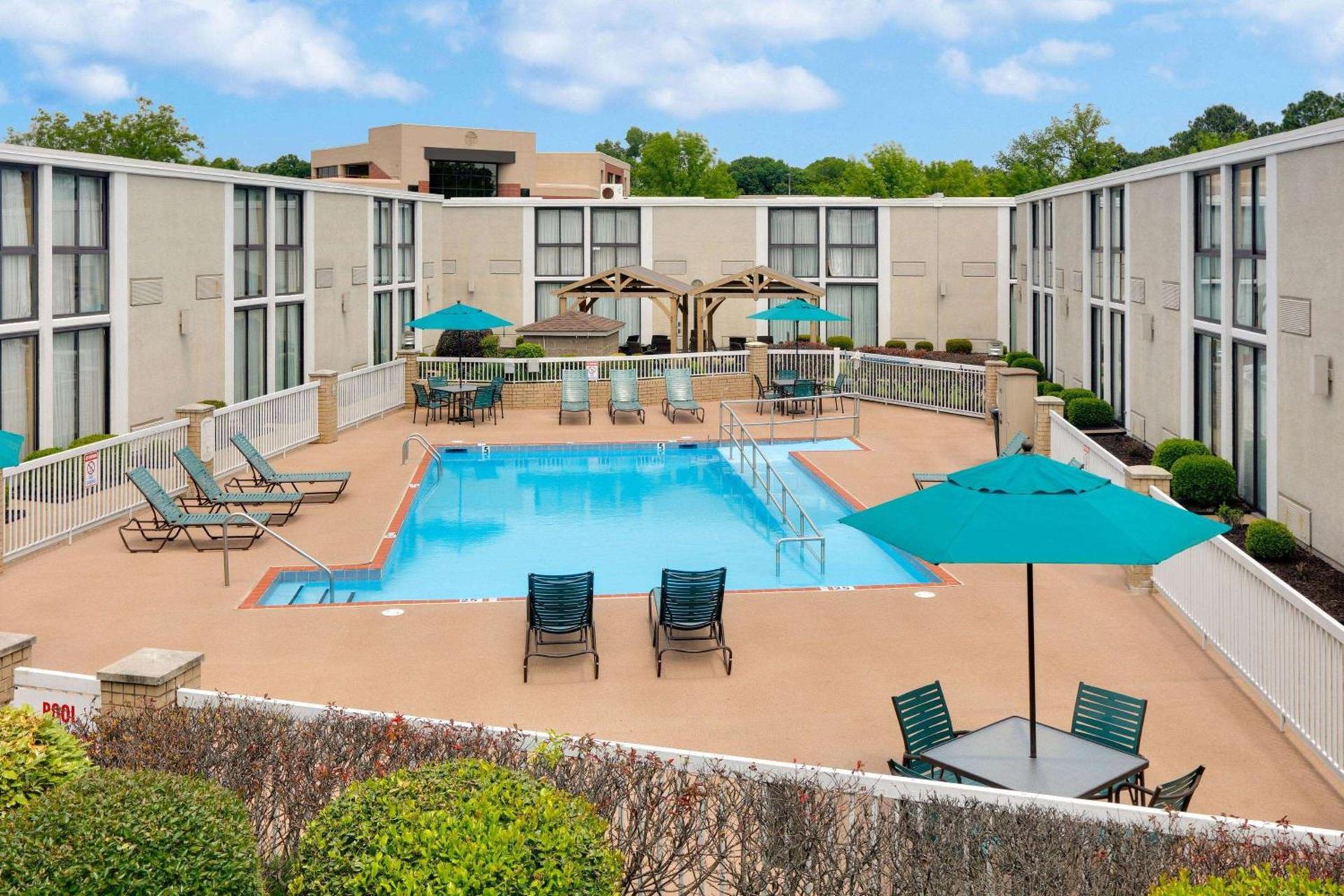 Wyndham Riverfront Hotel photo 38