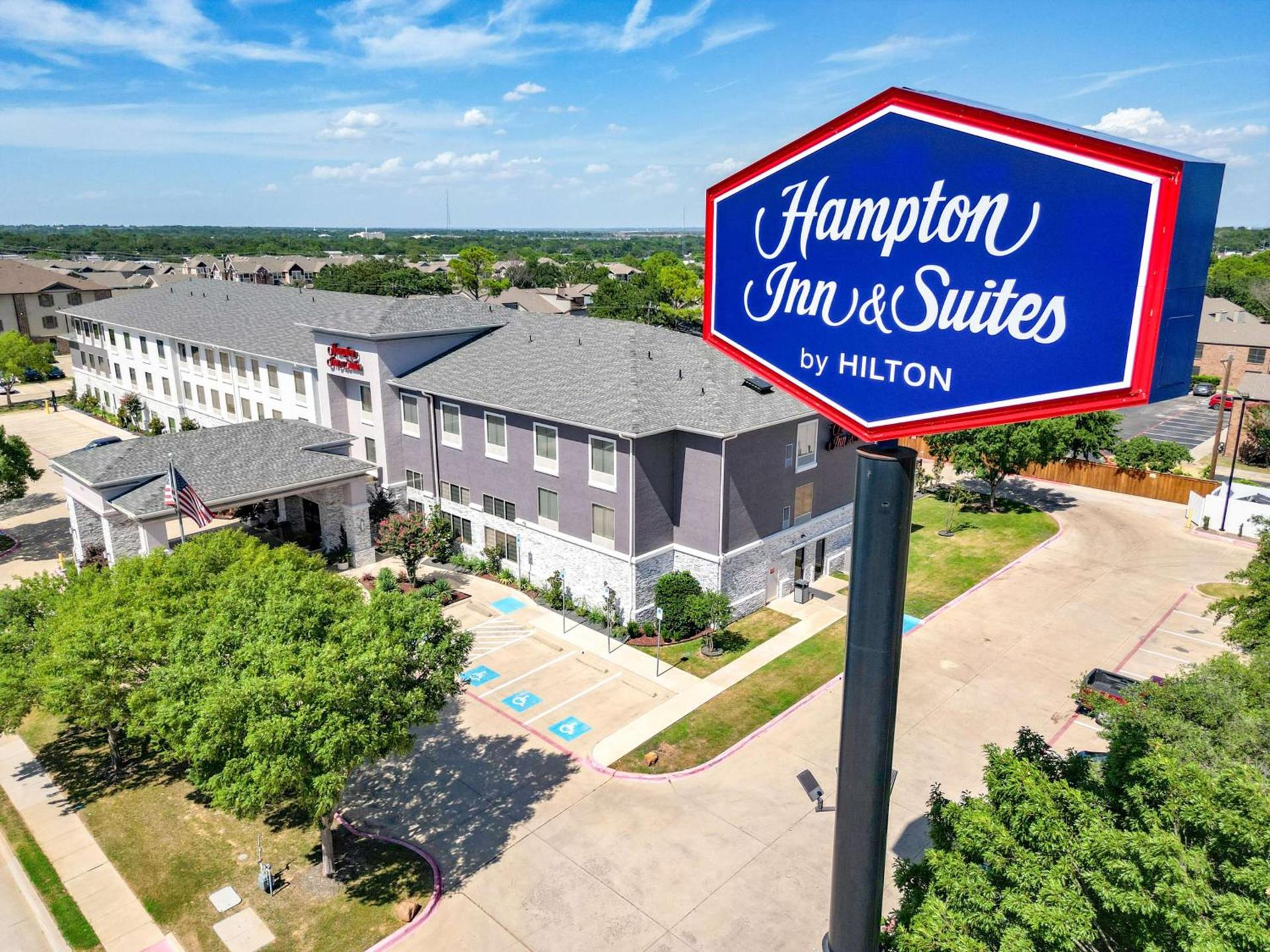 Hampton Inn & Suites Denton photo 2