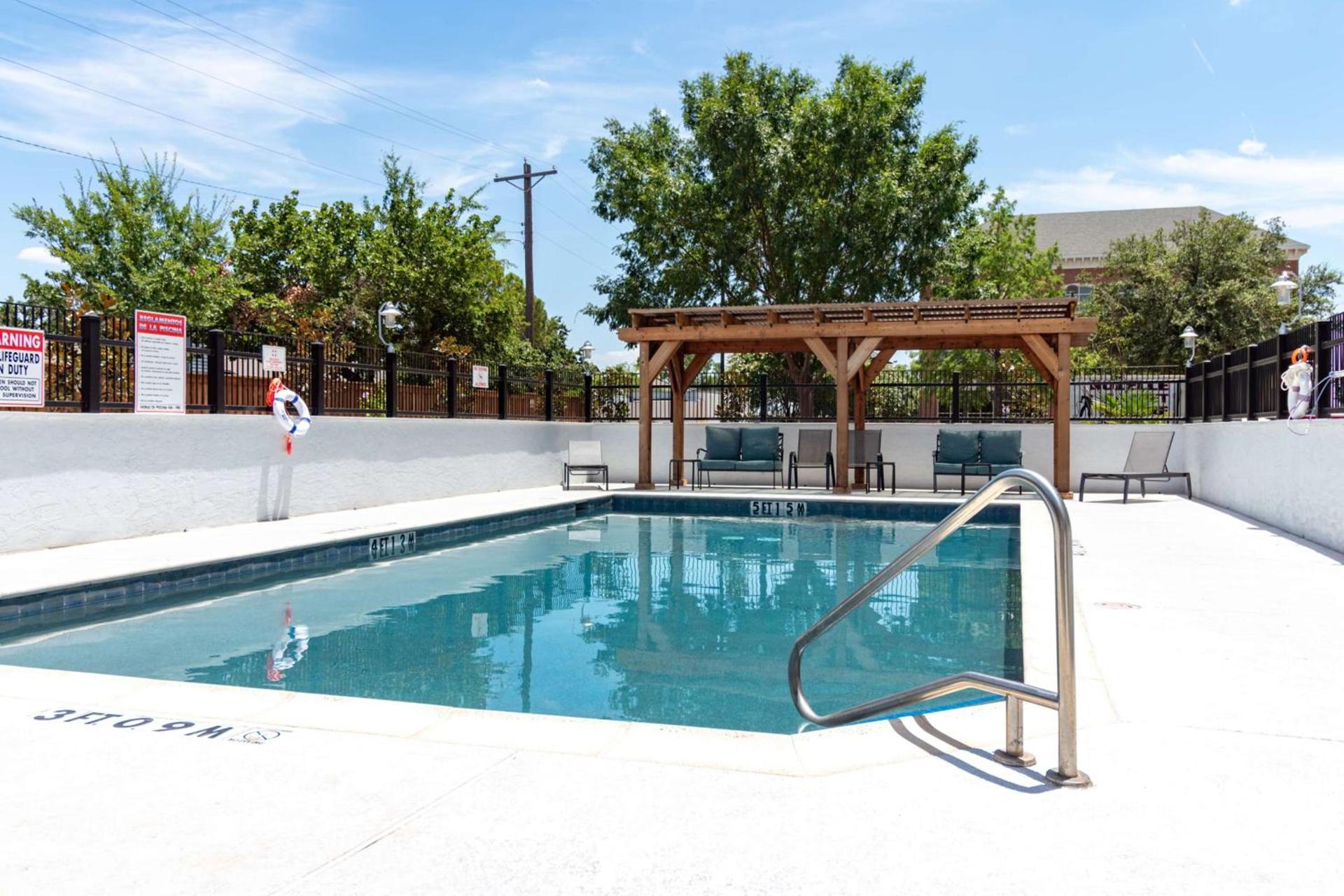 Hampton Inn & Suites Denton photo 41