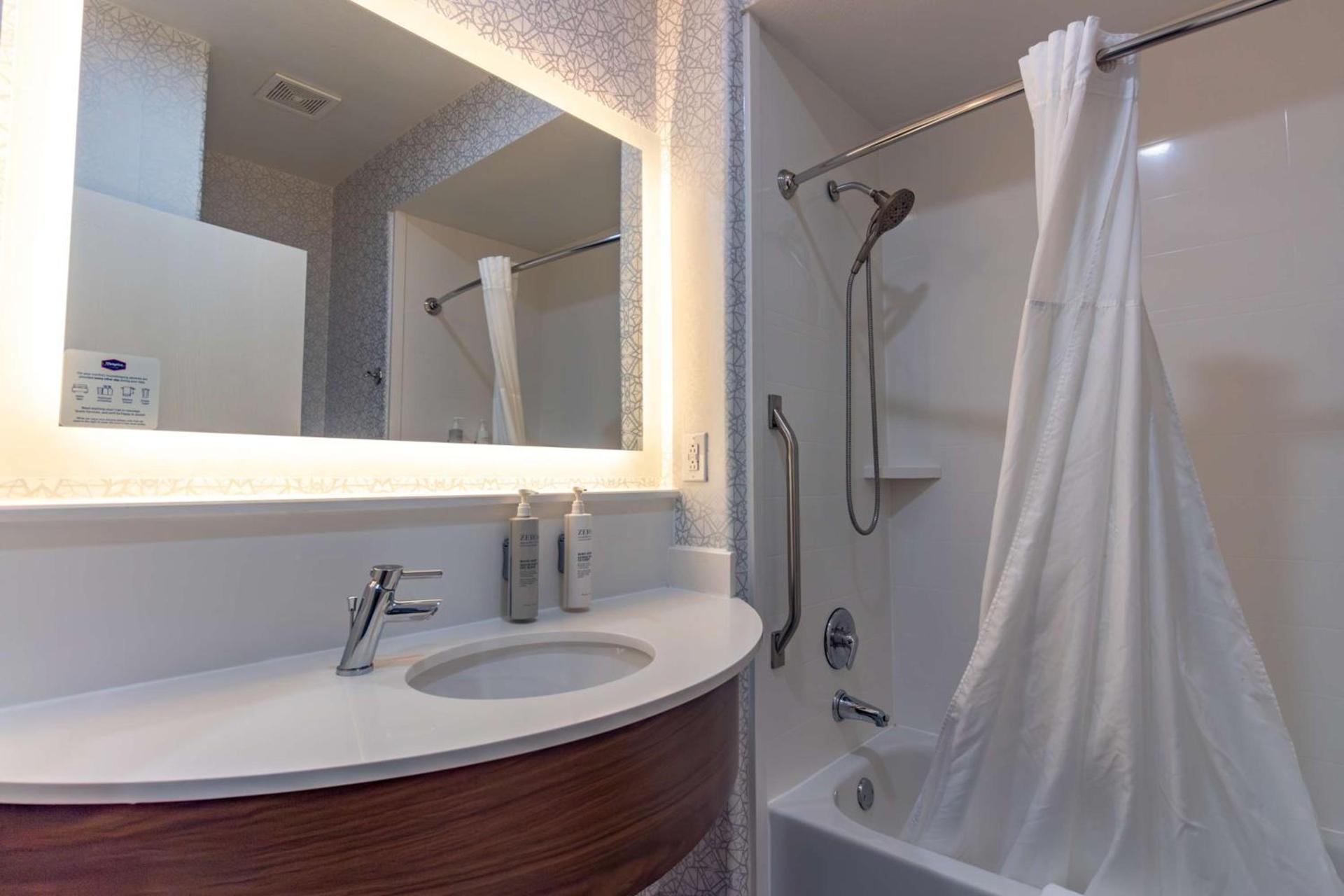Hampton Inn & Suites Denton photo 18
