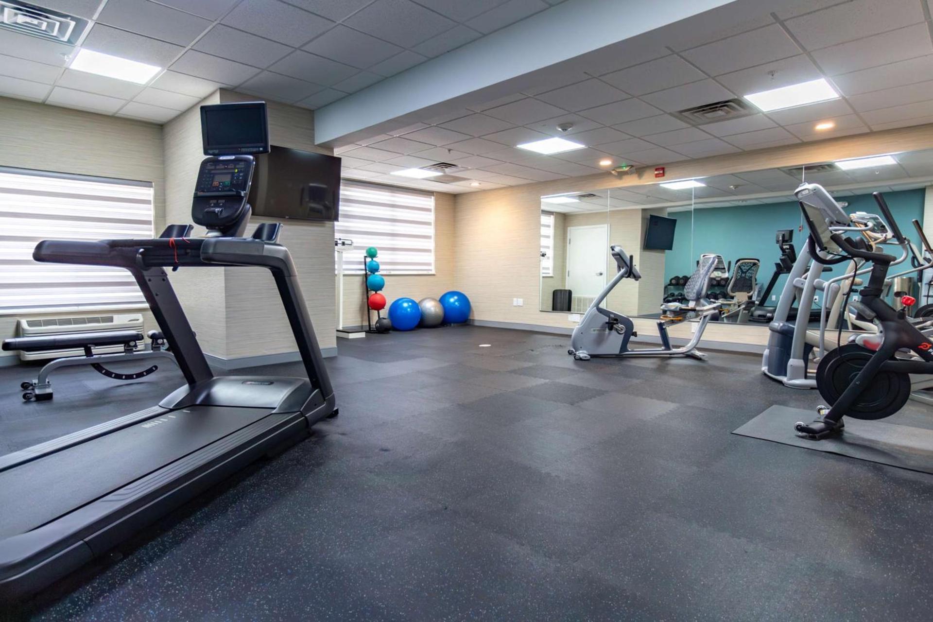 Hampton Inn & Suites Denton photo 15