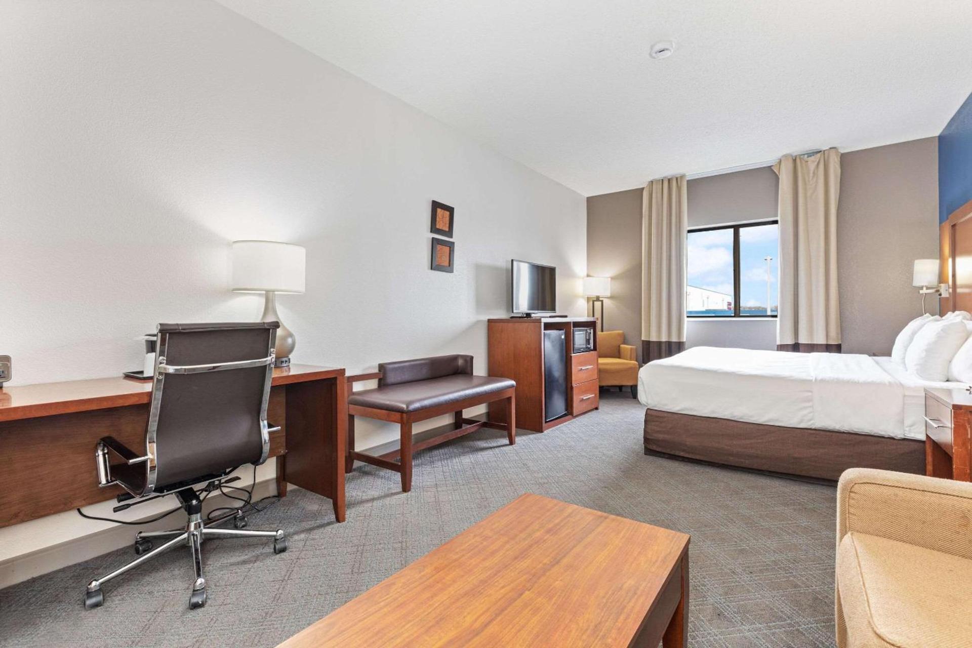 Comfort Suites Lombard - Addison photo 10