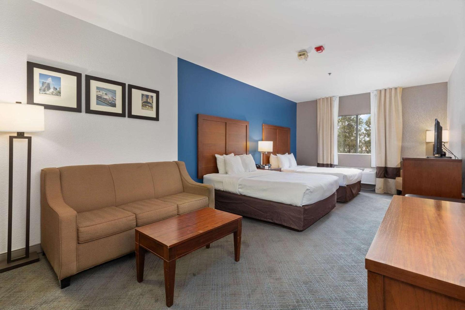 Comfort Suites Lombard - Addison photo 13