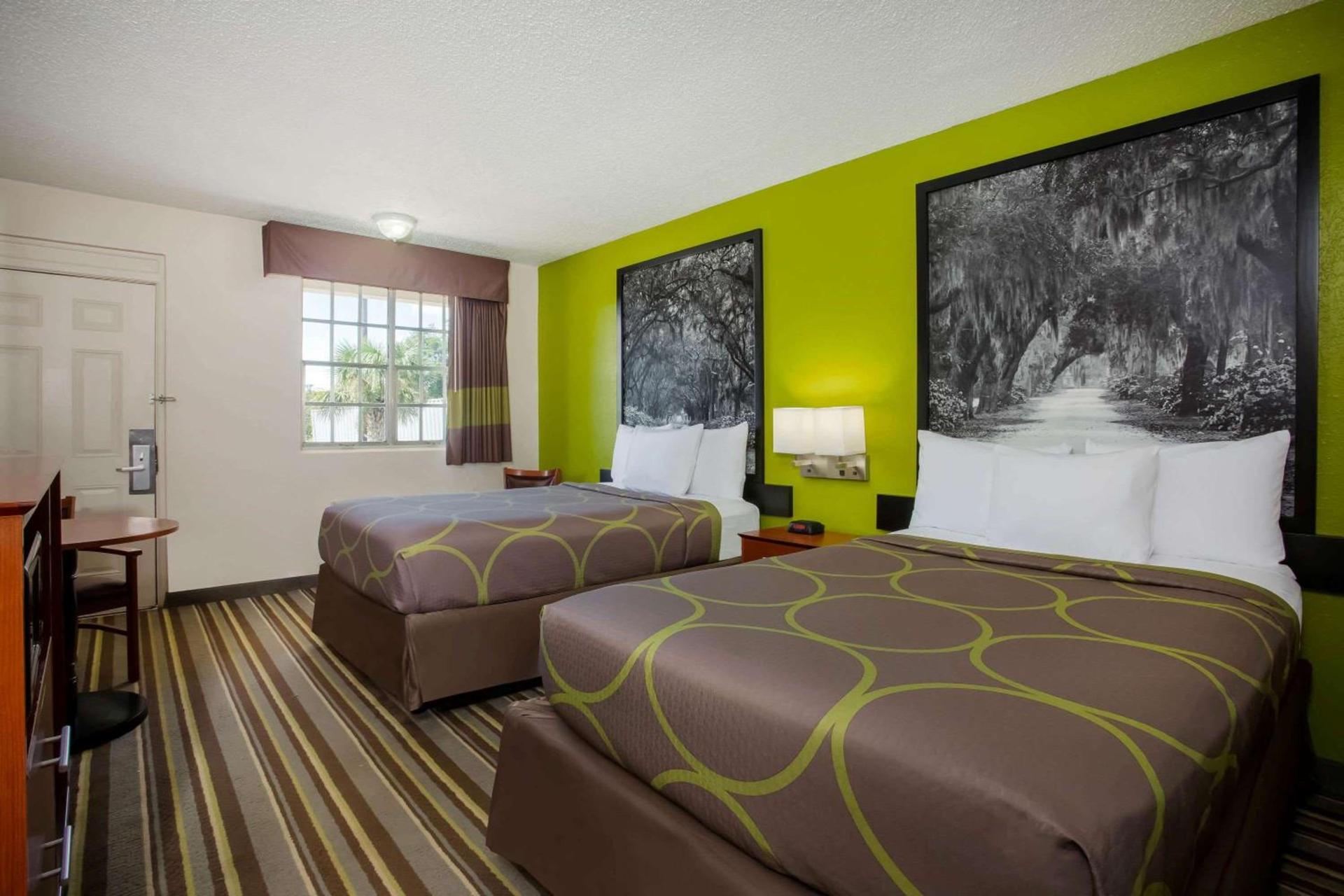Super 8 by Wyndham Lake City photo 7
