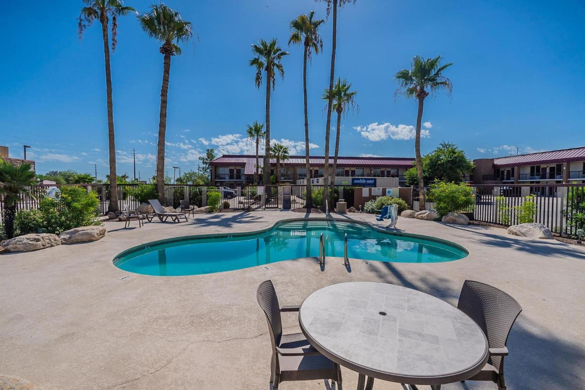 Red Roof Inn Tucson South - Airport photo 5