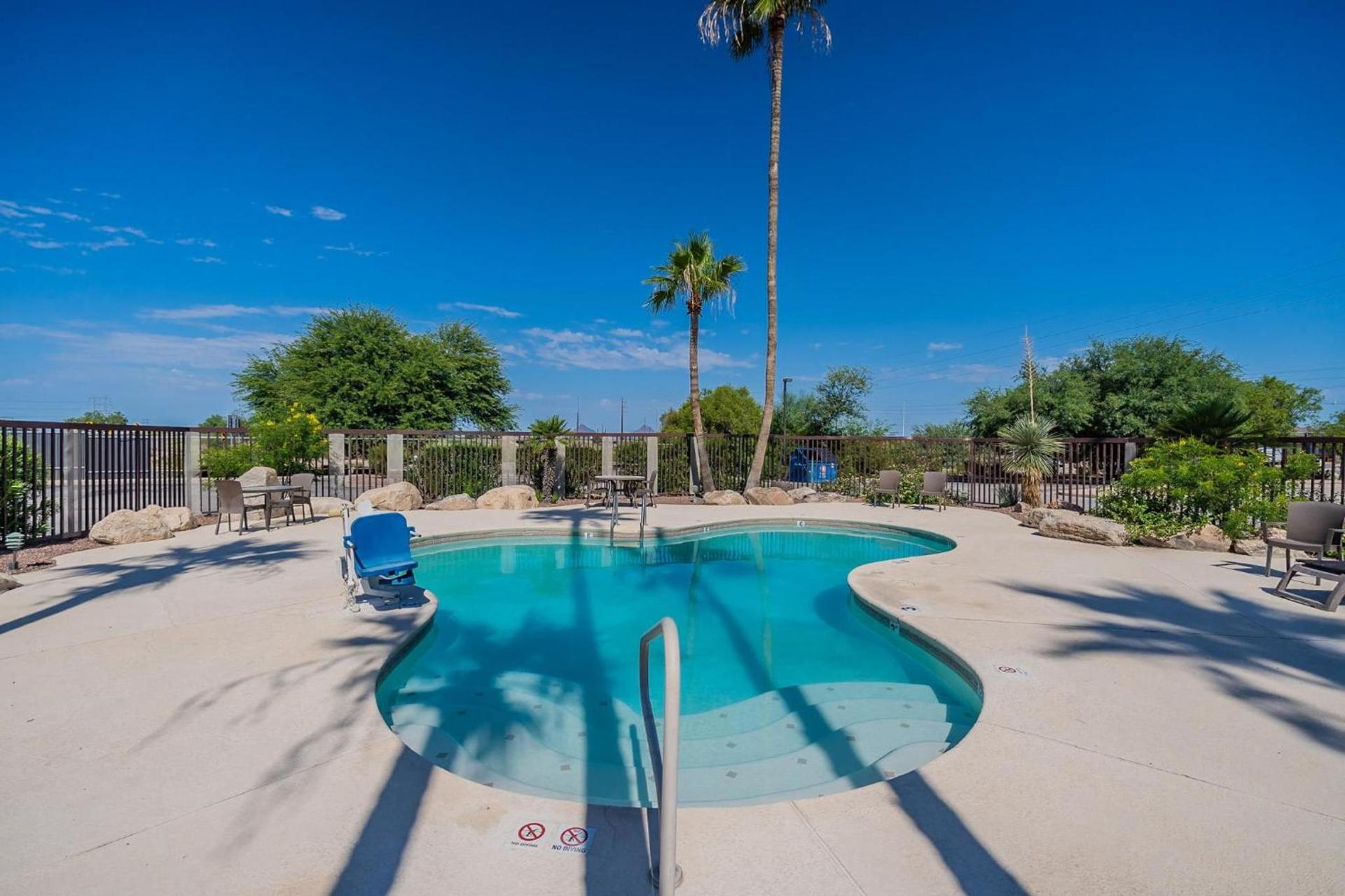 Red Roof Inn Tucson South - Airport photo 9