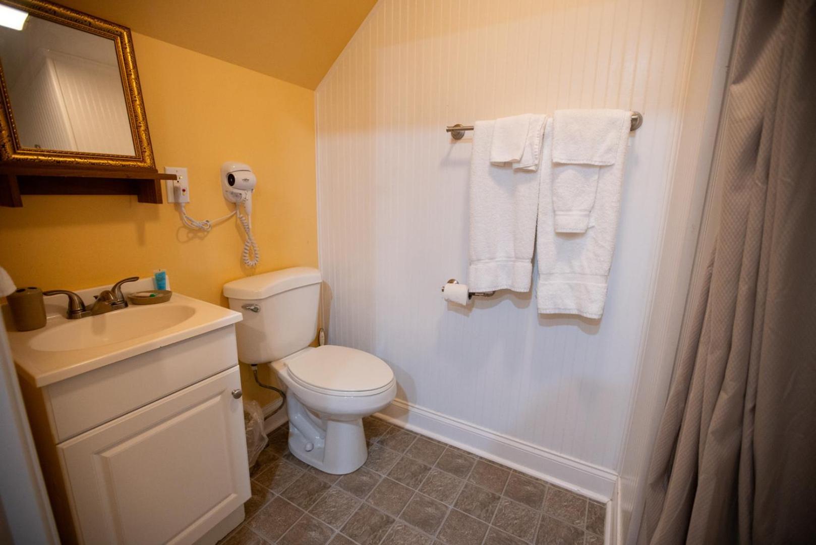 Howard's Creek Inn photo 18