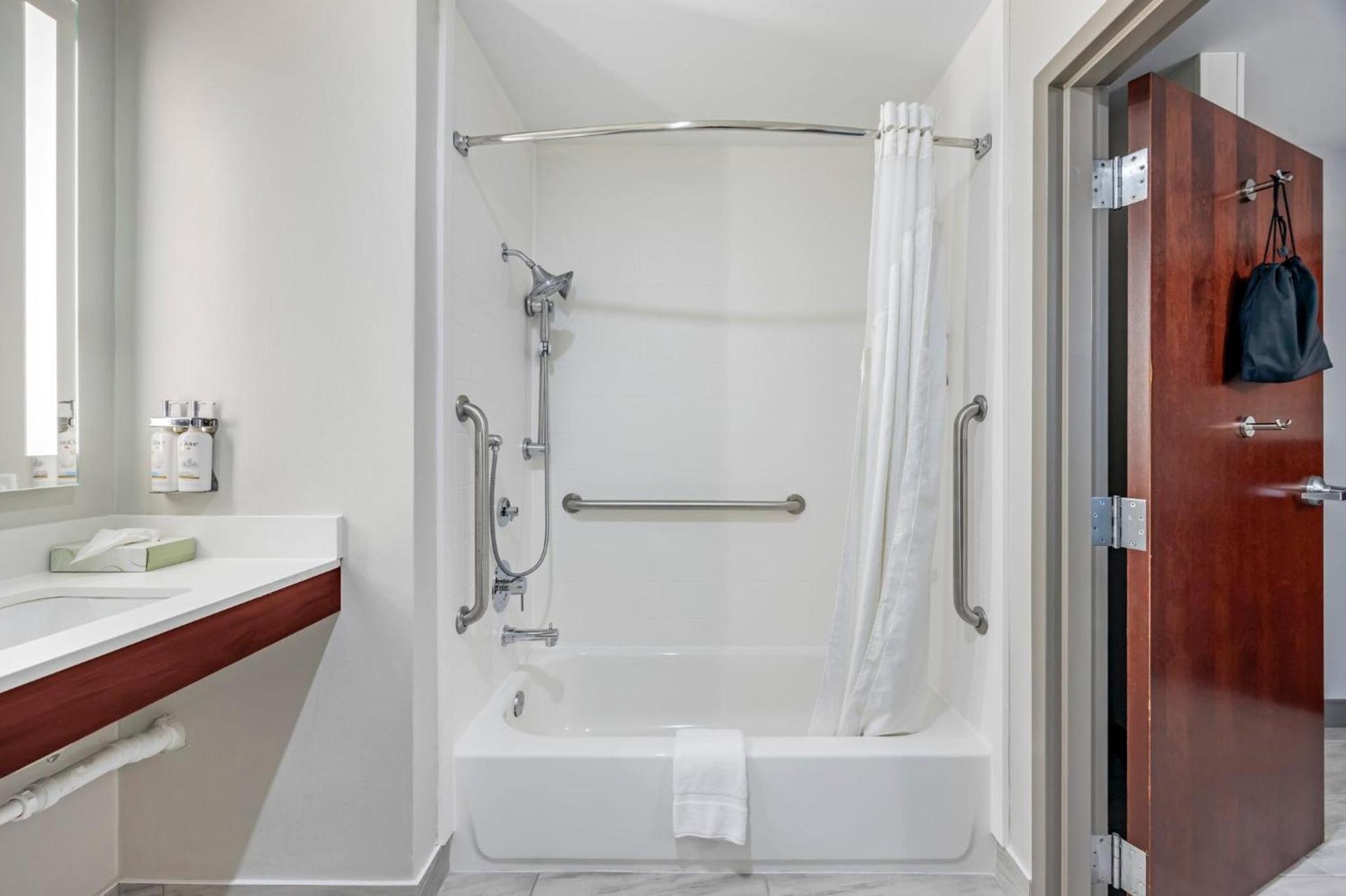 Holiday Inn Express White House by IHG photo 65