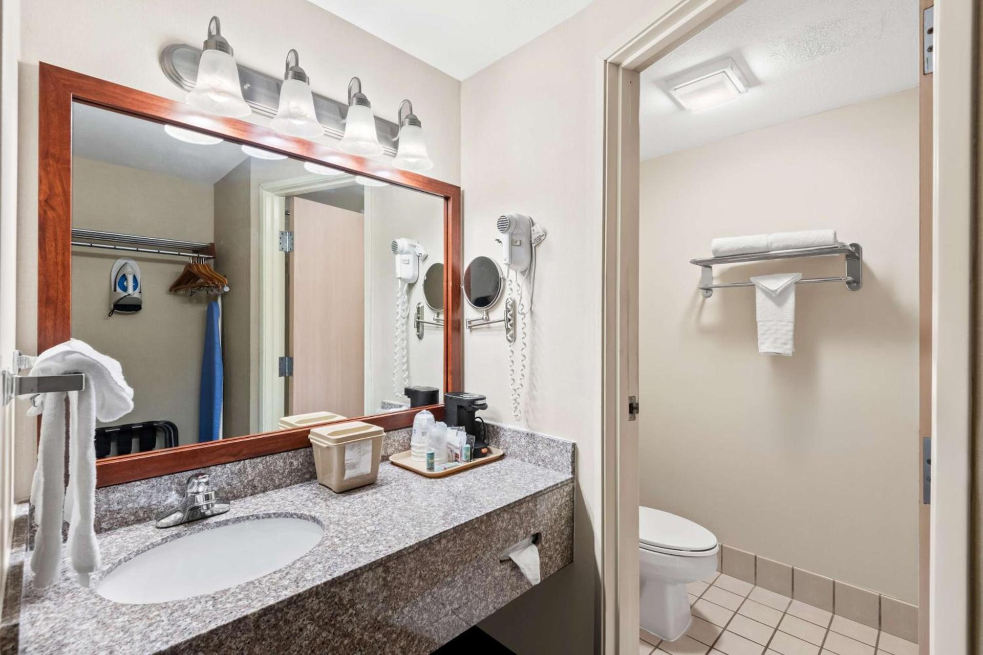Best Western Airport Inn photo 26