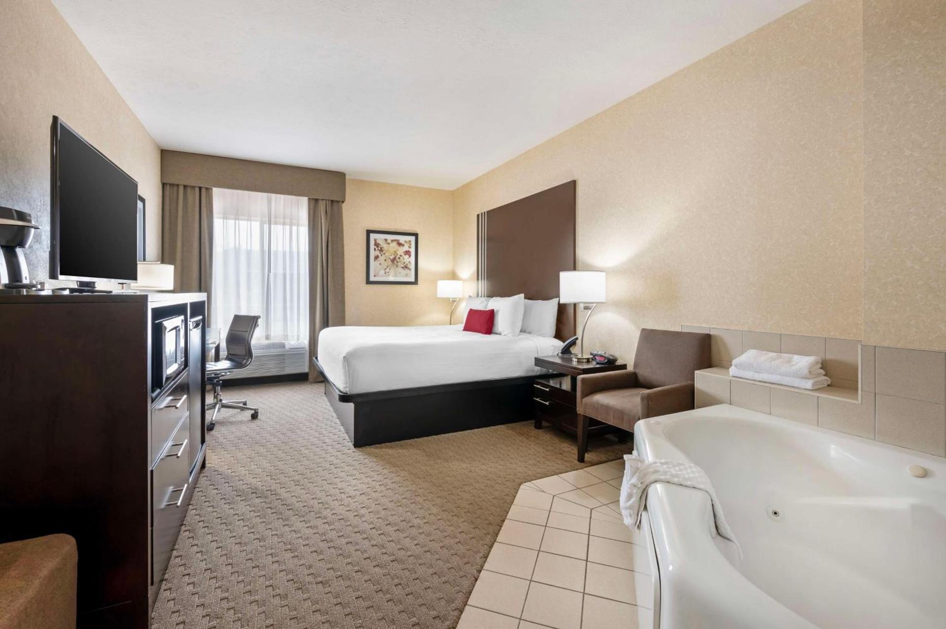 Best Western Plus Howe Inn photo 12