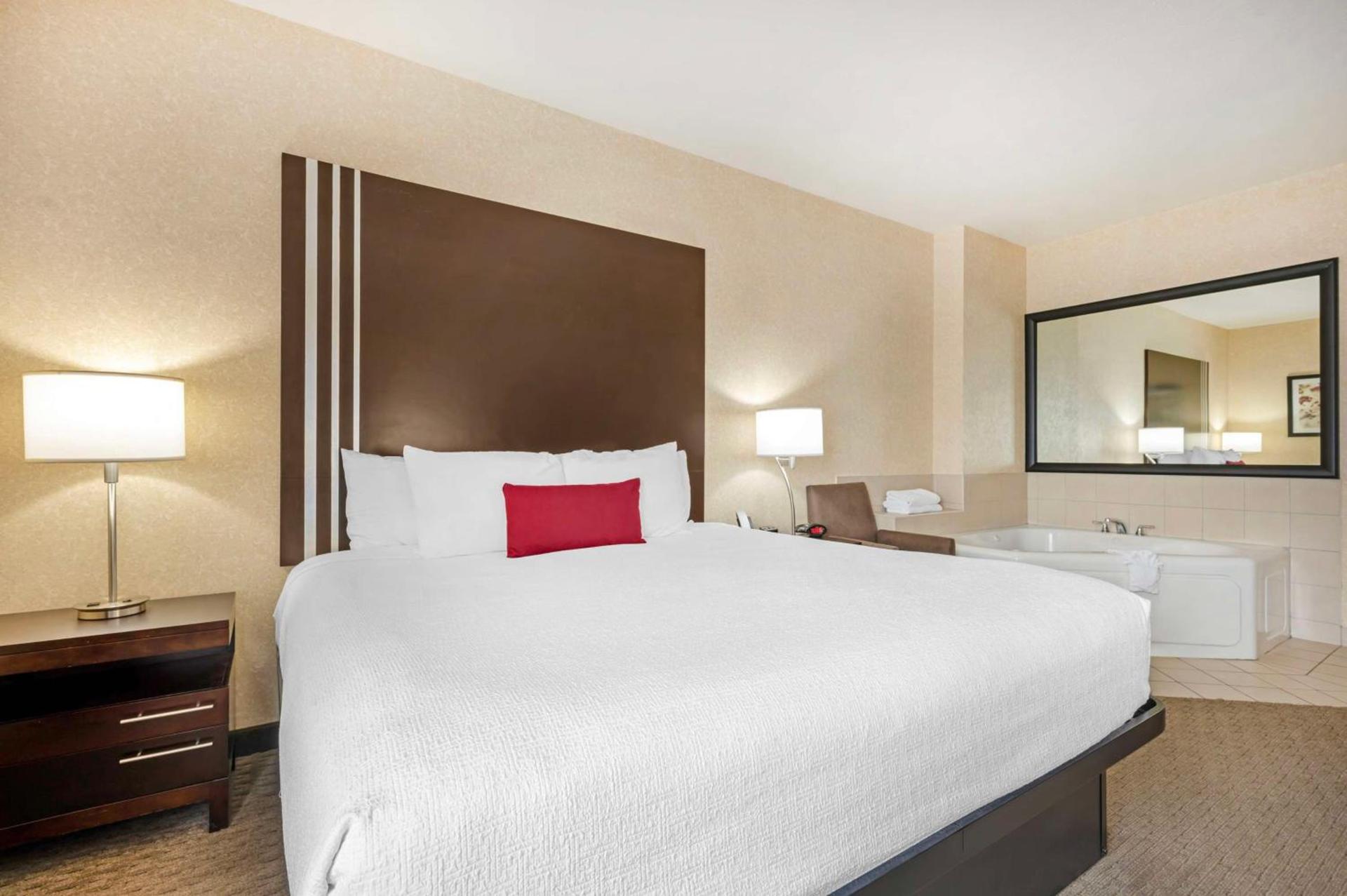 Best Western Plus Howe Inn photo 13
