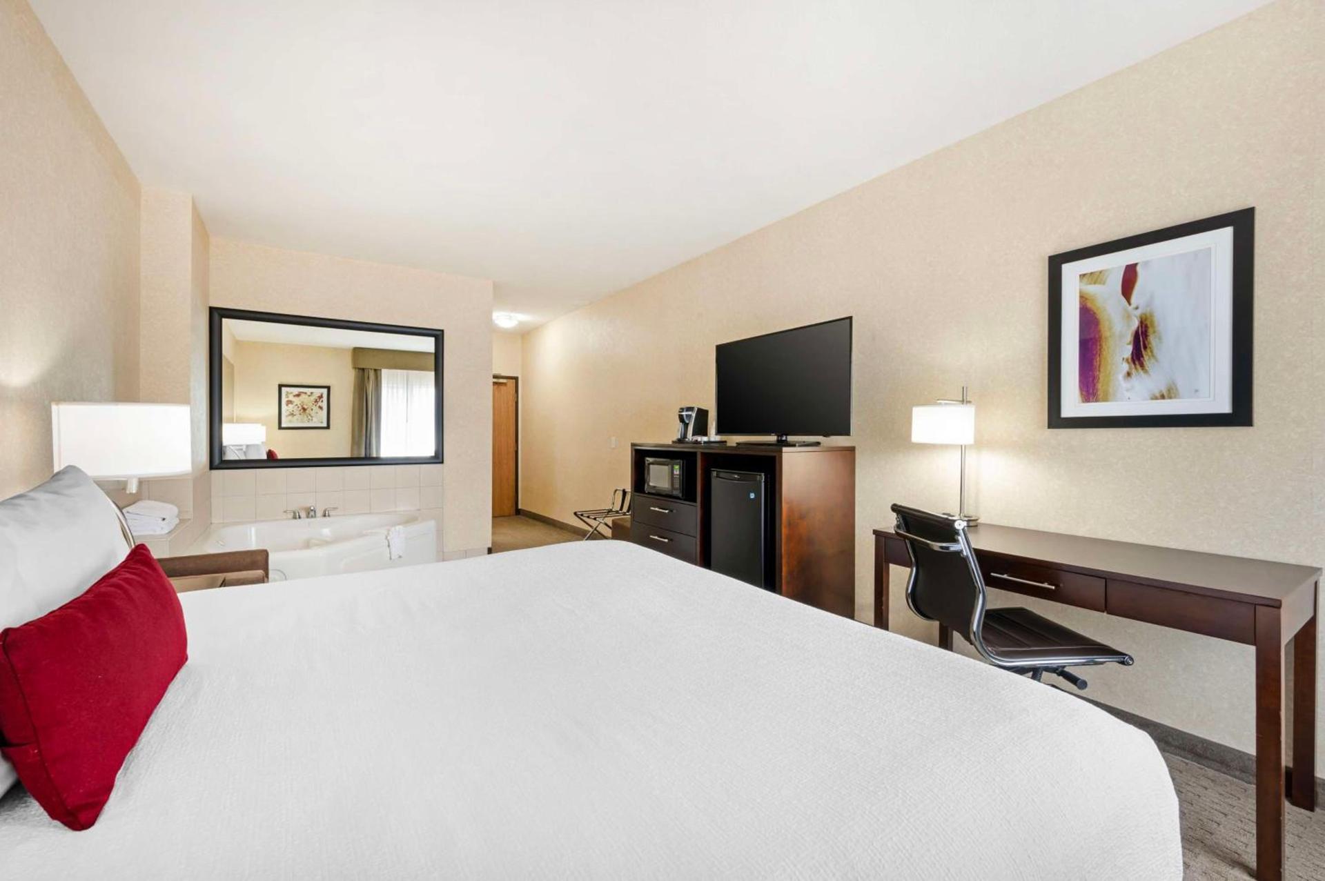 Best Western Plus Howe Inn photo 14