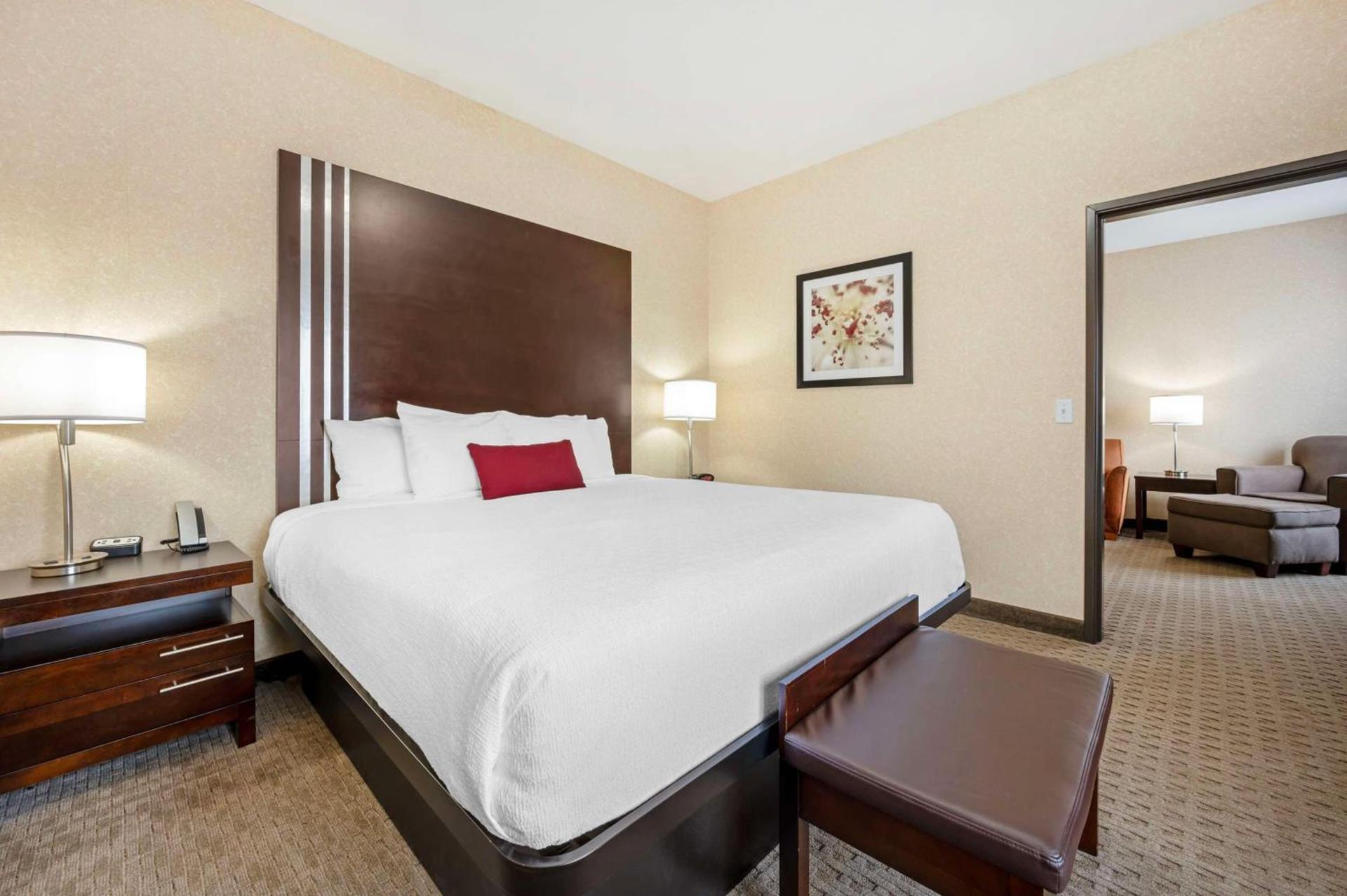 Best Western Plus Howe Inn photo 22