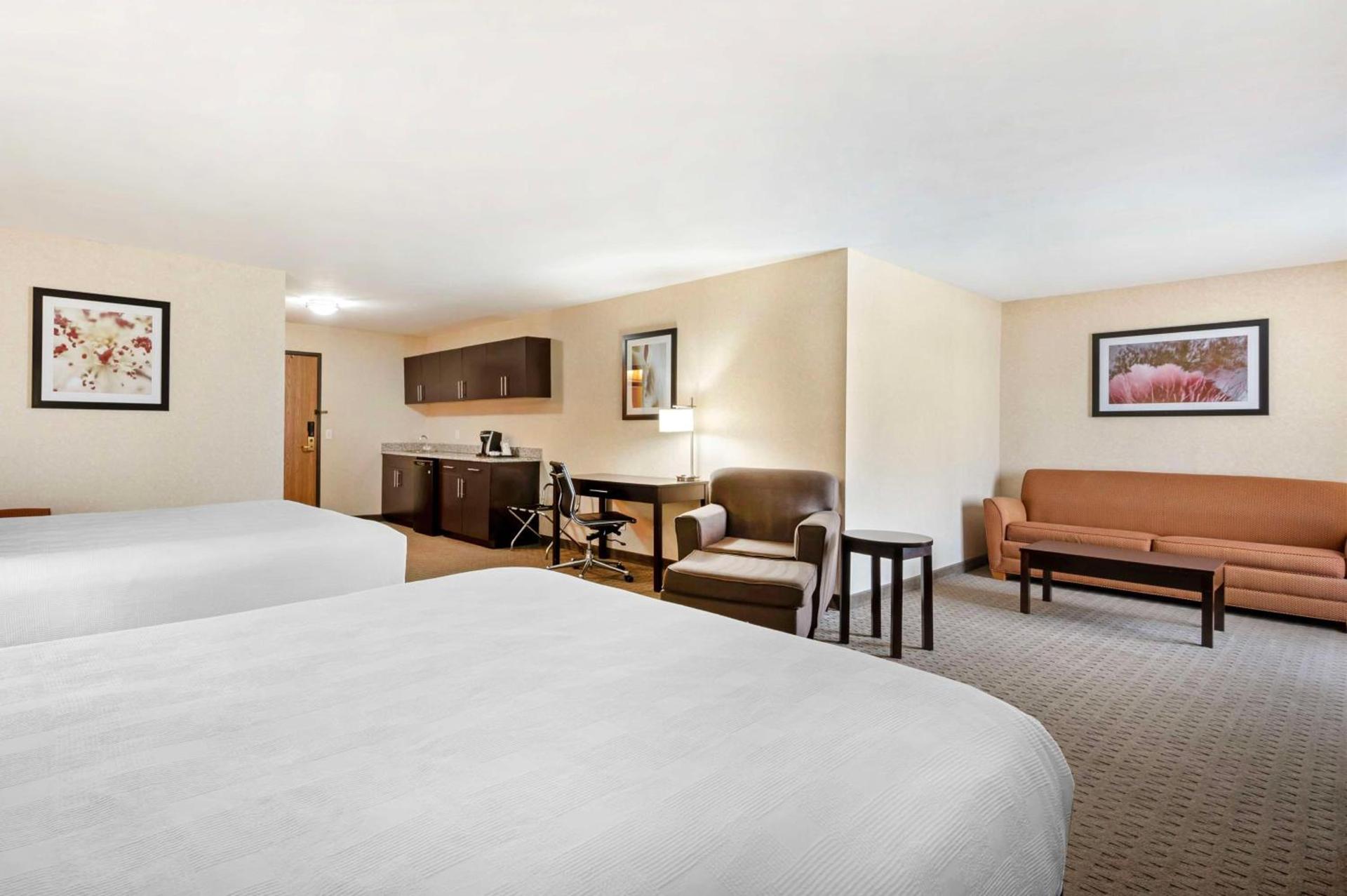 Best Western Plus Howe Inn photo 25