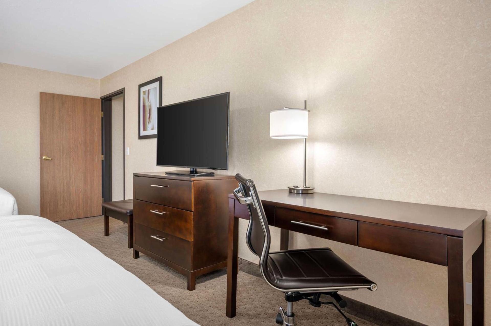 Best Western Plus Howe Inn photo 30