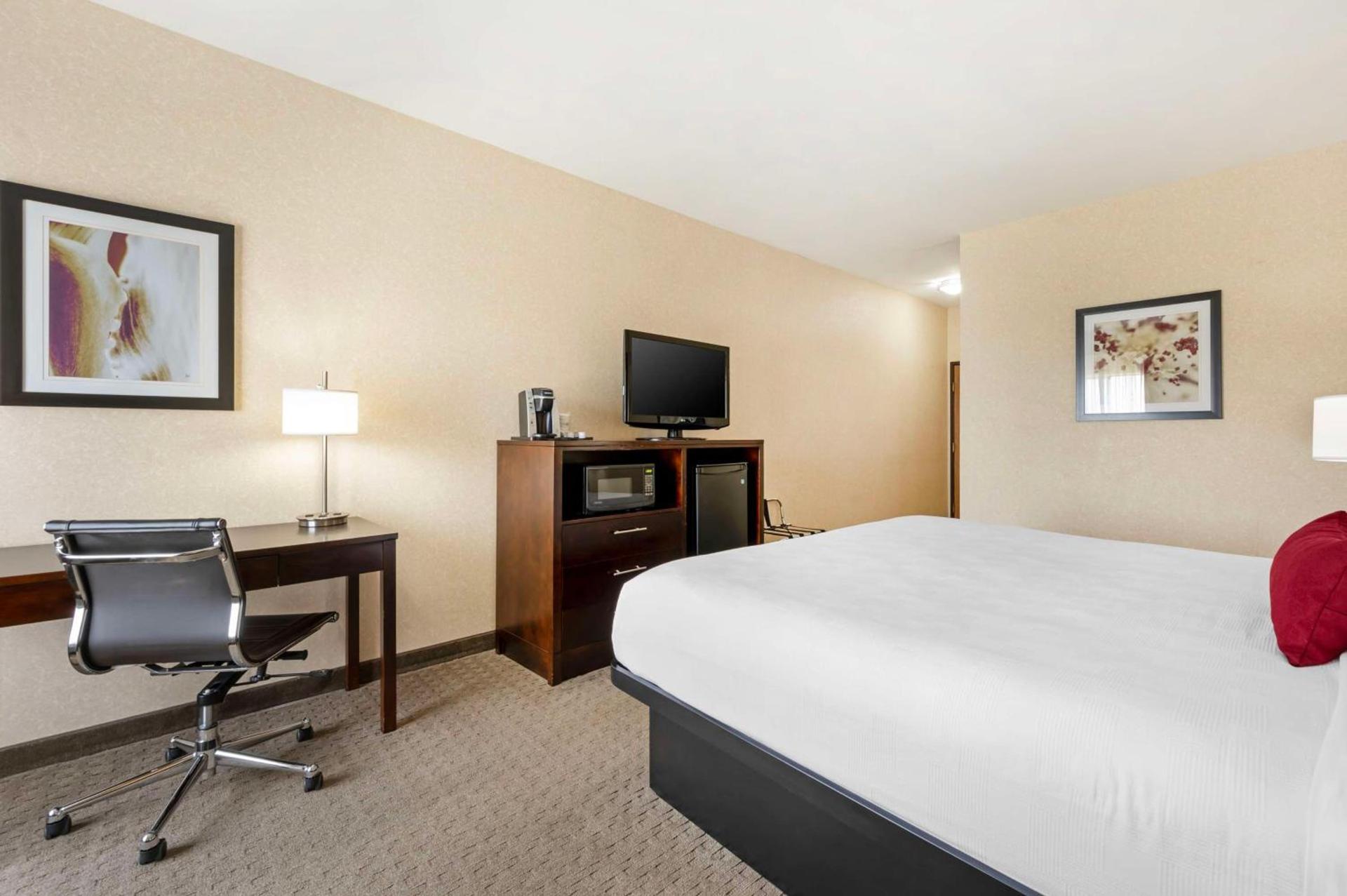 Best Western Plus Howe Inn photo 36