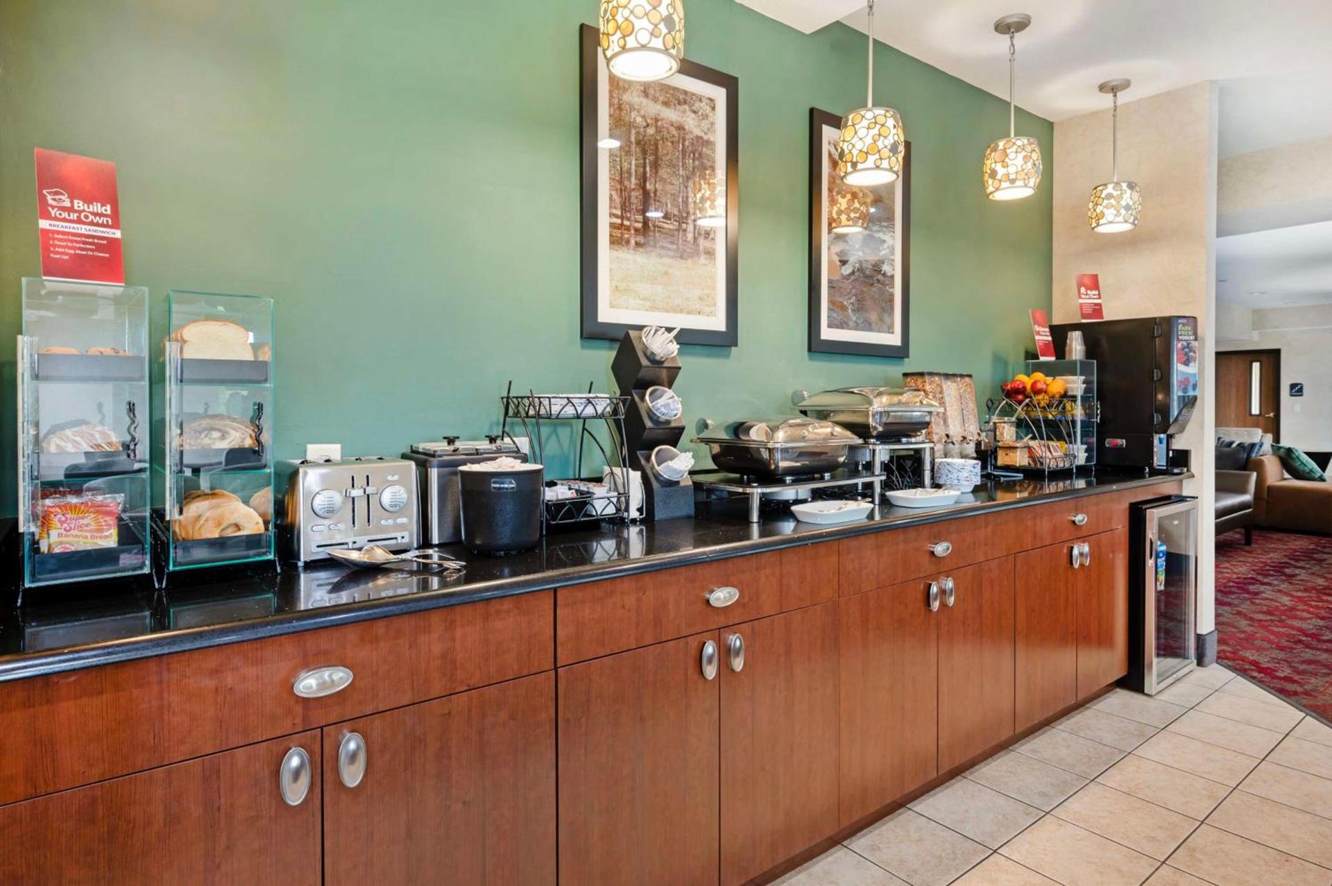 Best Western Plus Howe Inn photo 37