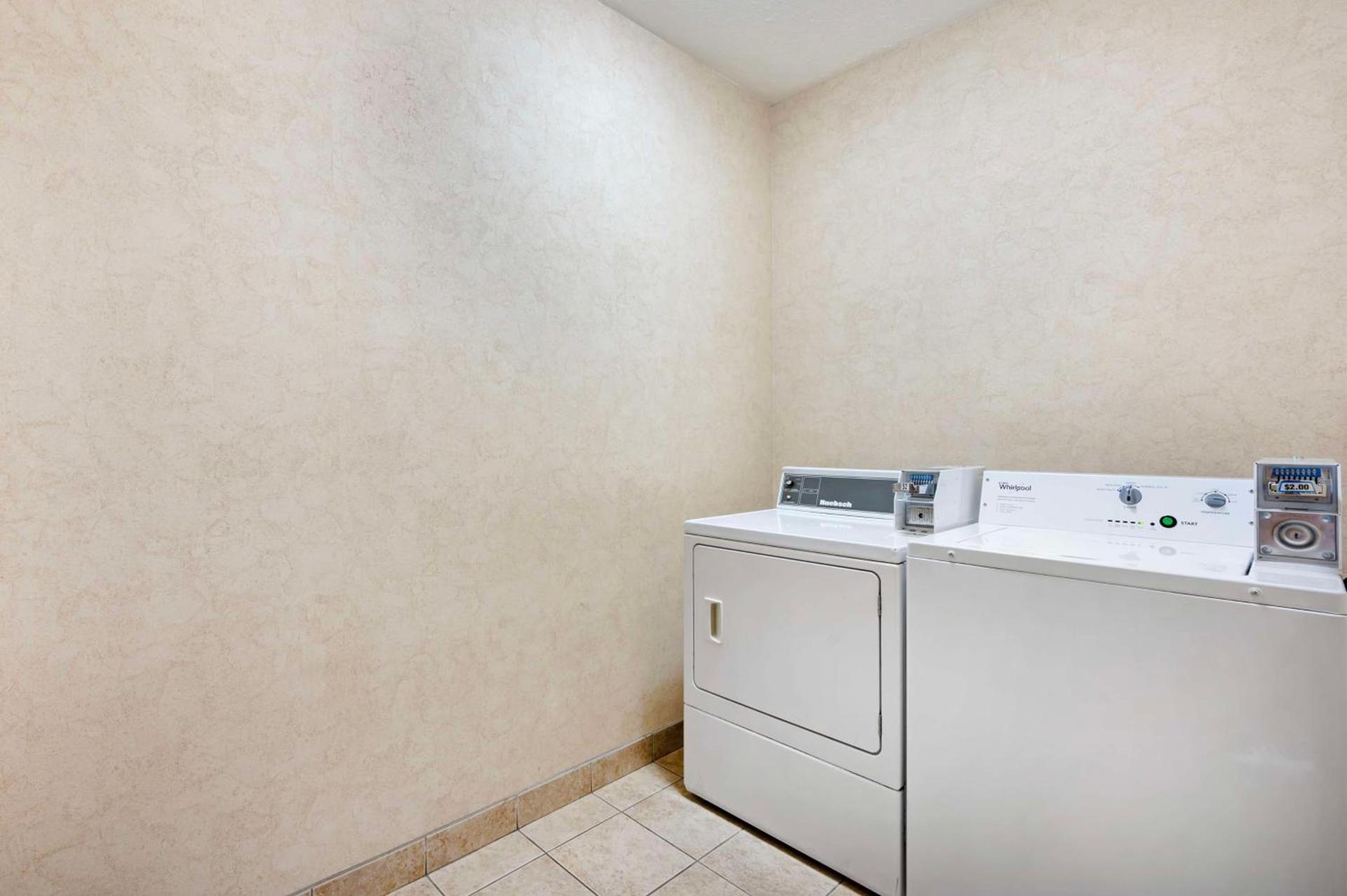 Best Western Plus Howe Inn photo 39