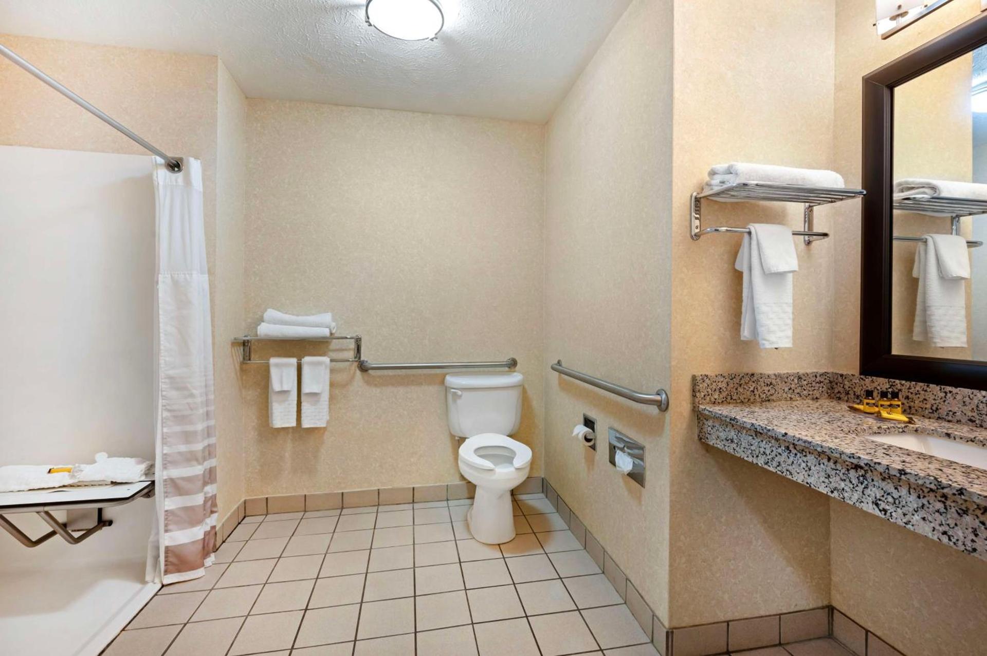 Best Western Plus Howe Inn photo 41