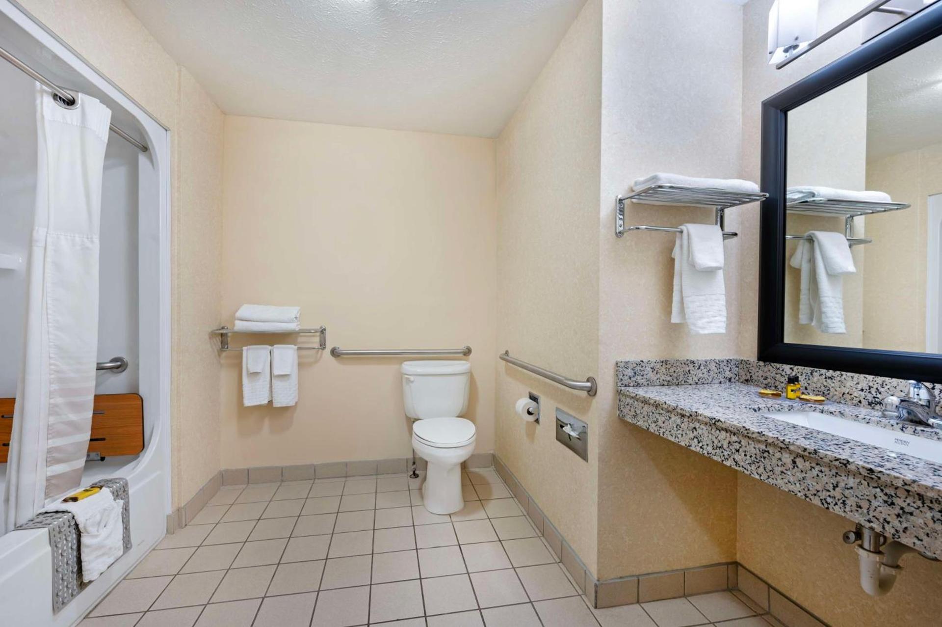 Best Western Plus Howe Inn photo 43