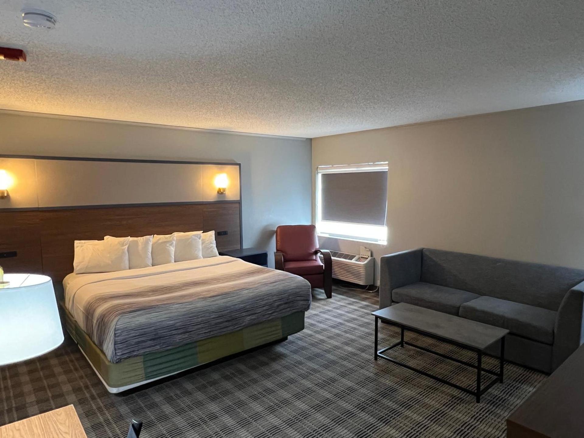 AmericInn by Wyndham Glendale Milwaukee photo 37